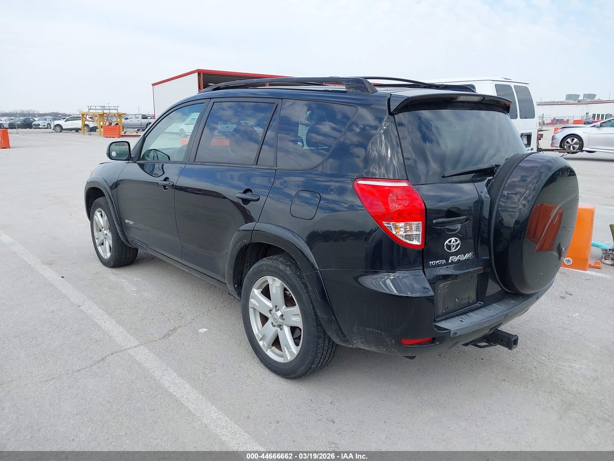 TOYOTA RAV4 image 3