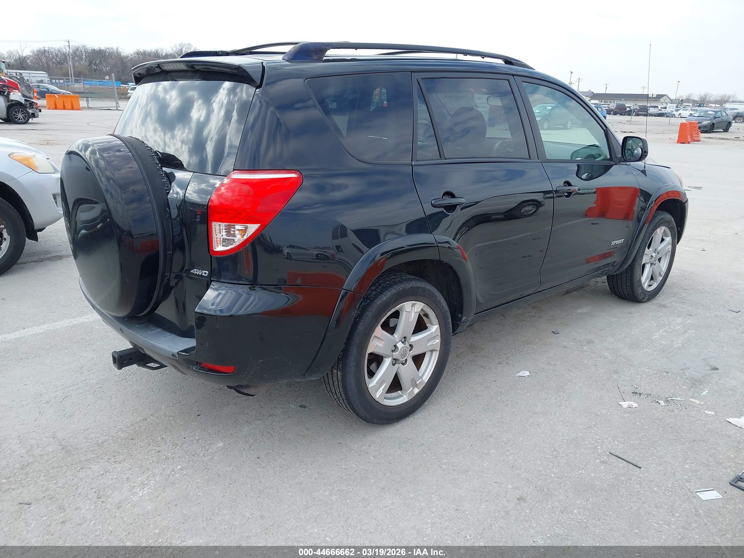 TOYOTA RAV4 image 4