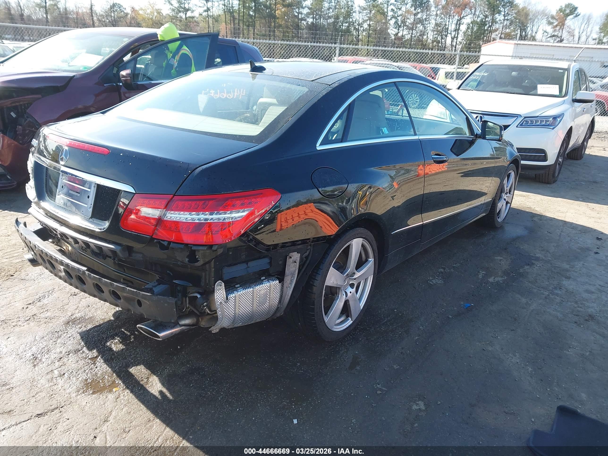 MERCEDES-BENZ E image 4