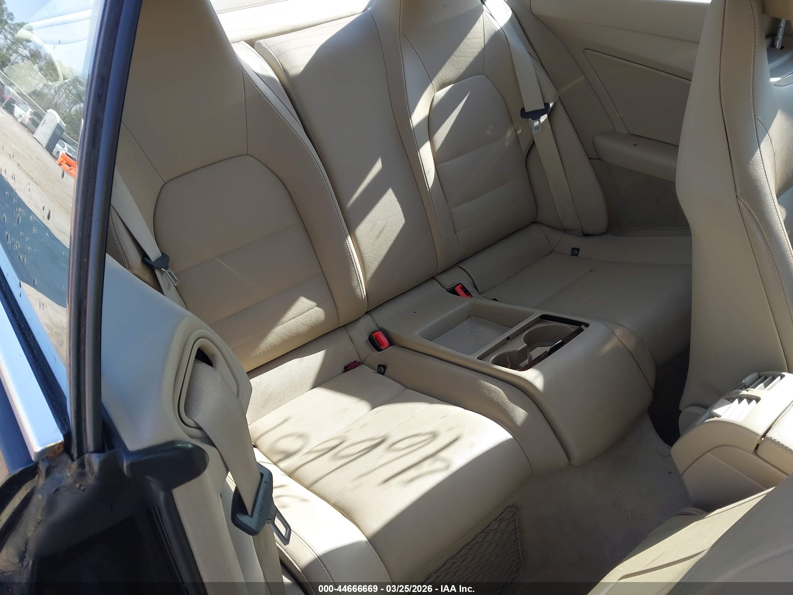 MERCEDES-BENZ E image 8