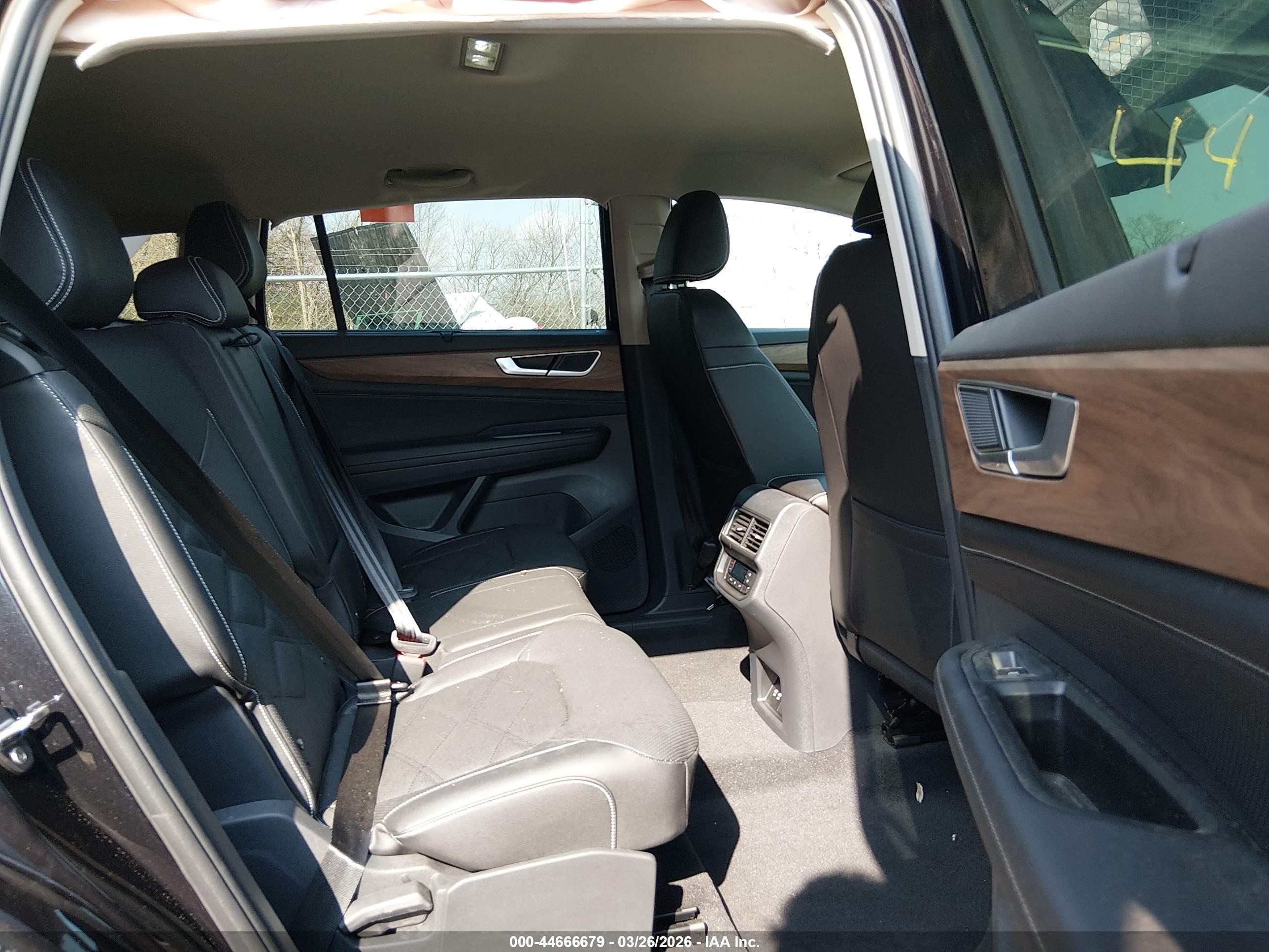 VOLKSWAGEN ATLAS image 8