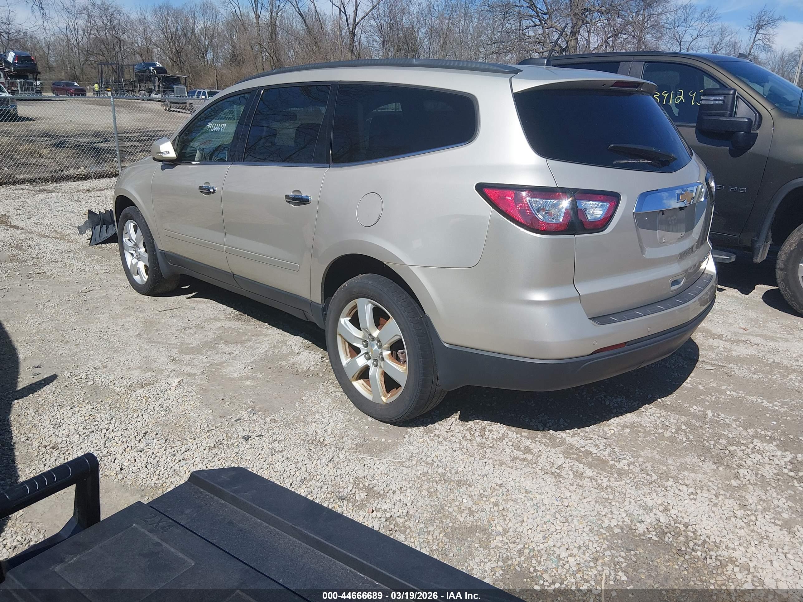 CHEVROLET TRAVERSE image 3