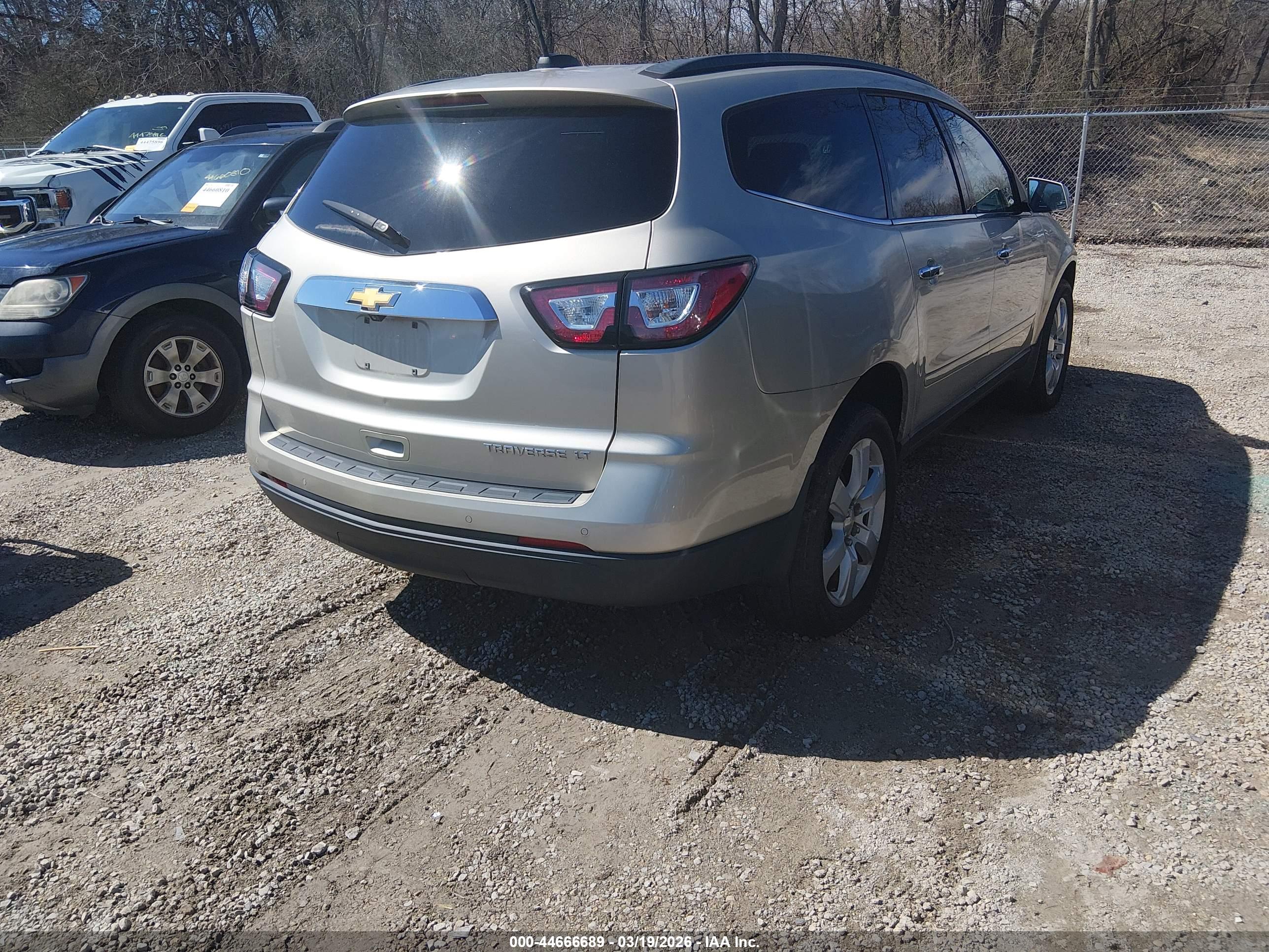 CHEVROLET TRAVERSE image 4