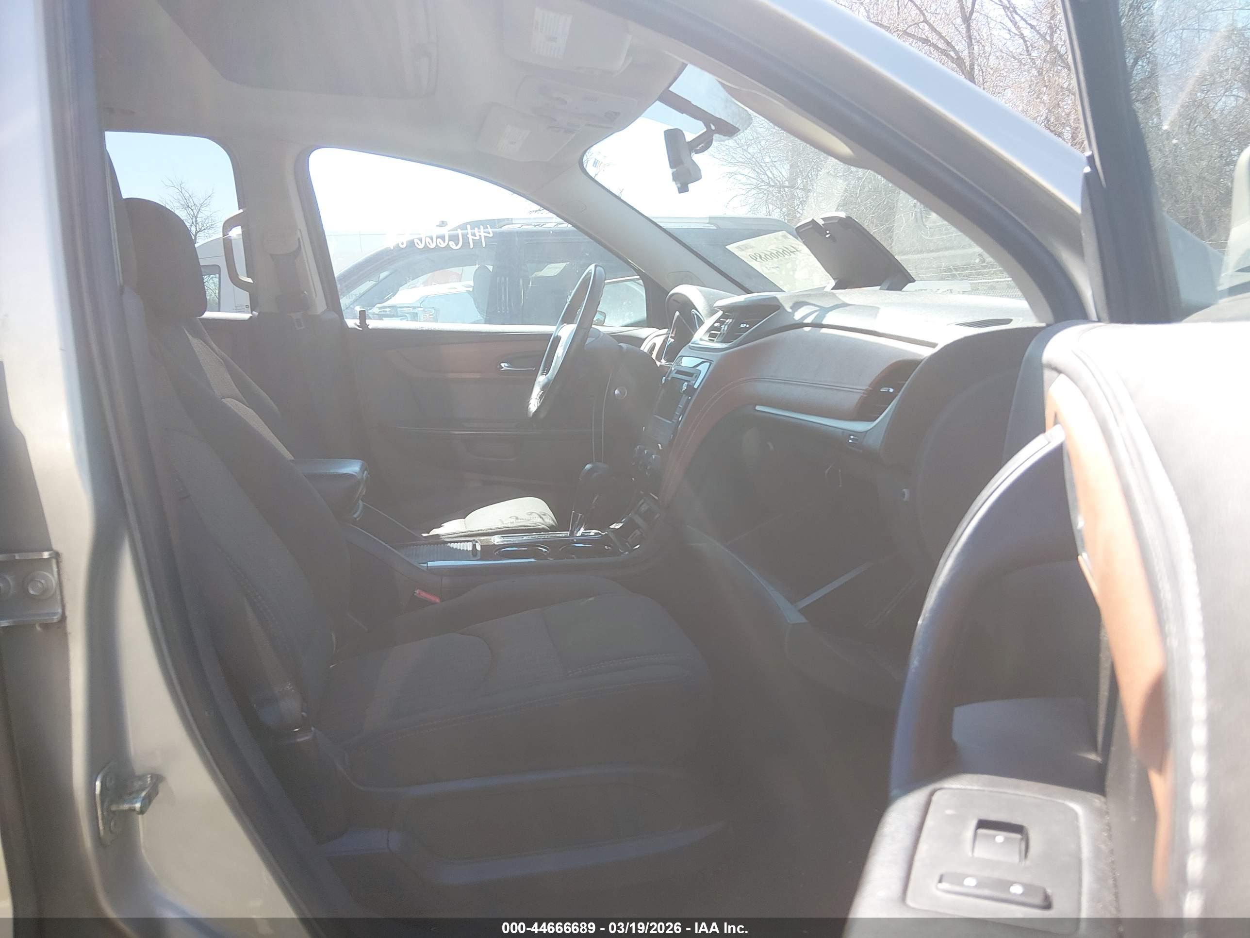 CHEVROLET TRAVERSE image 5