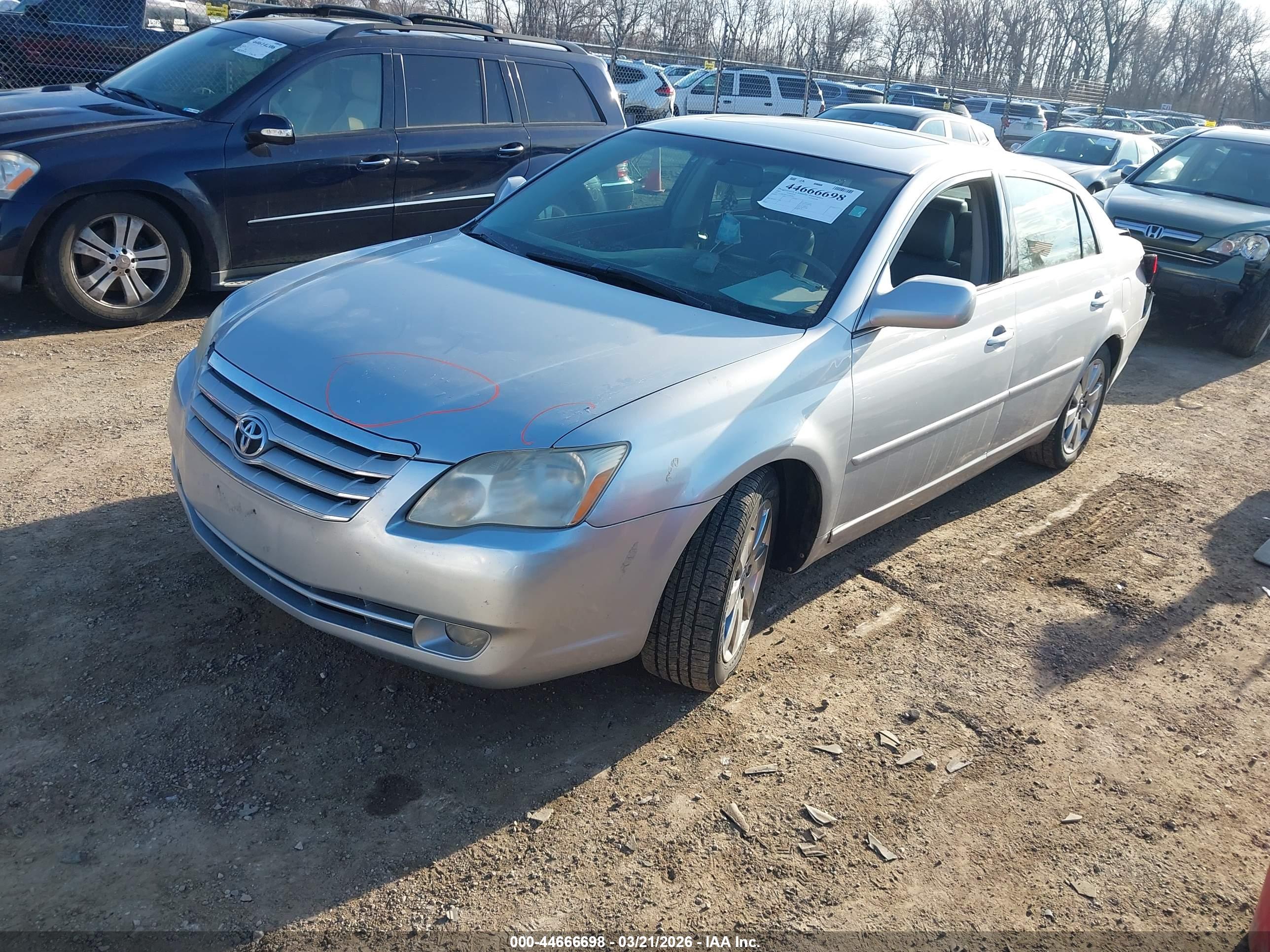TOYOTA AVALON image 2
