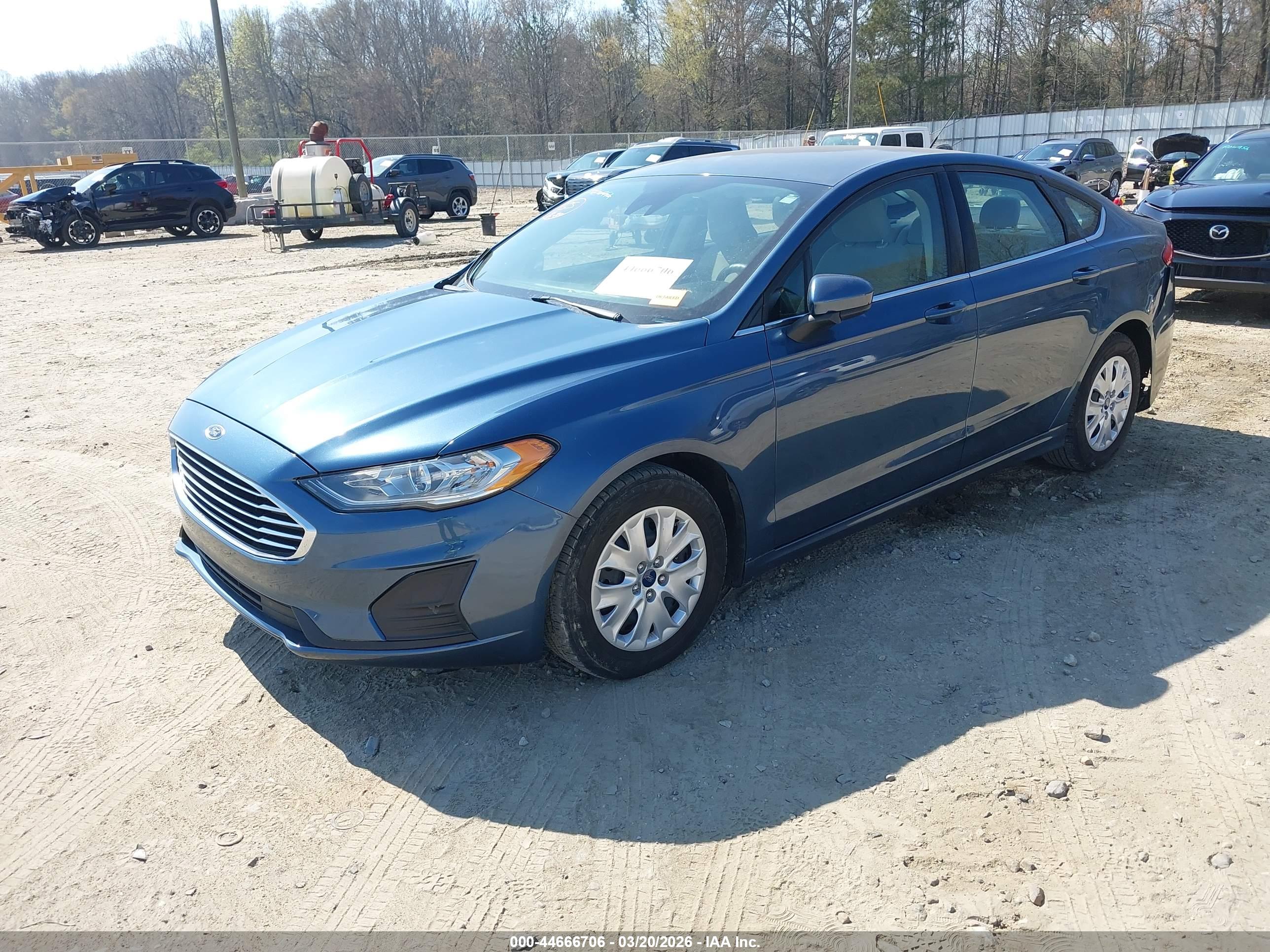 FORD FUSION image 2