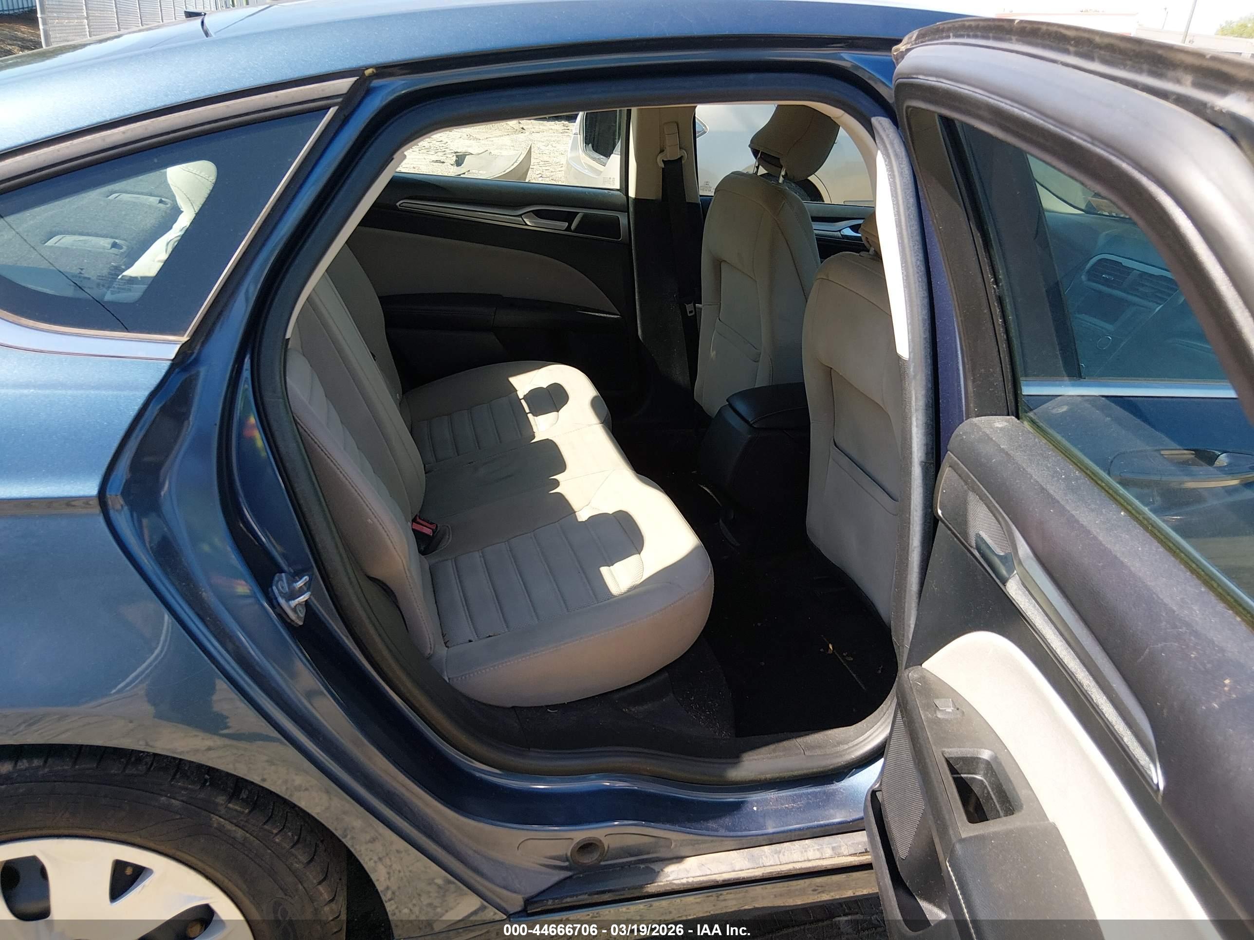 FORD FUSION image 8