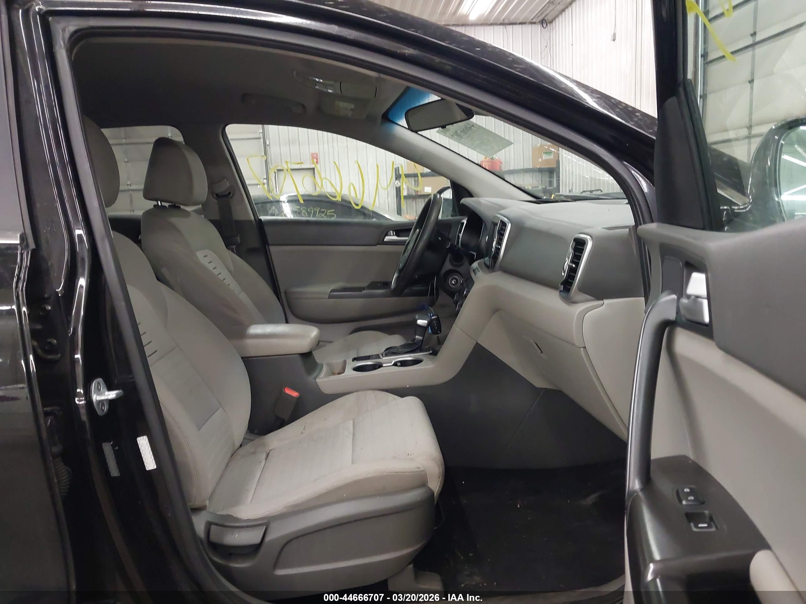 KIA SPORTAGE image 5