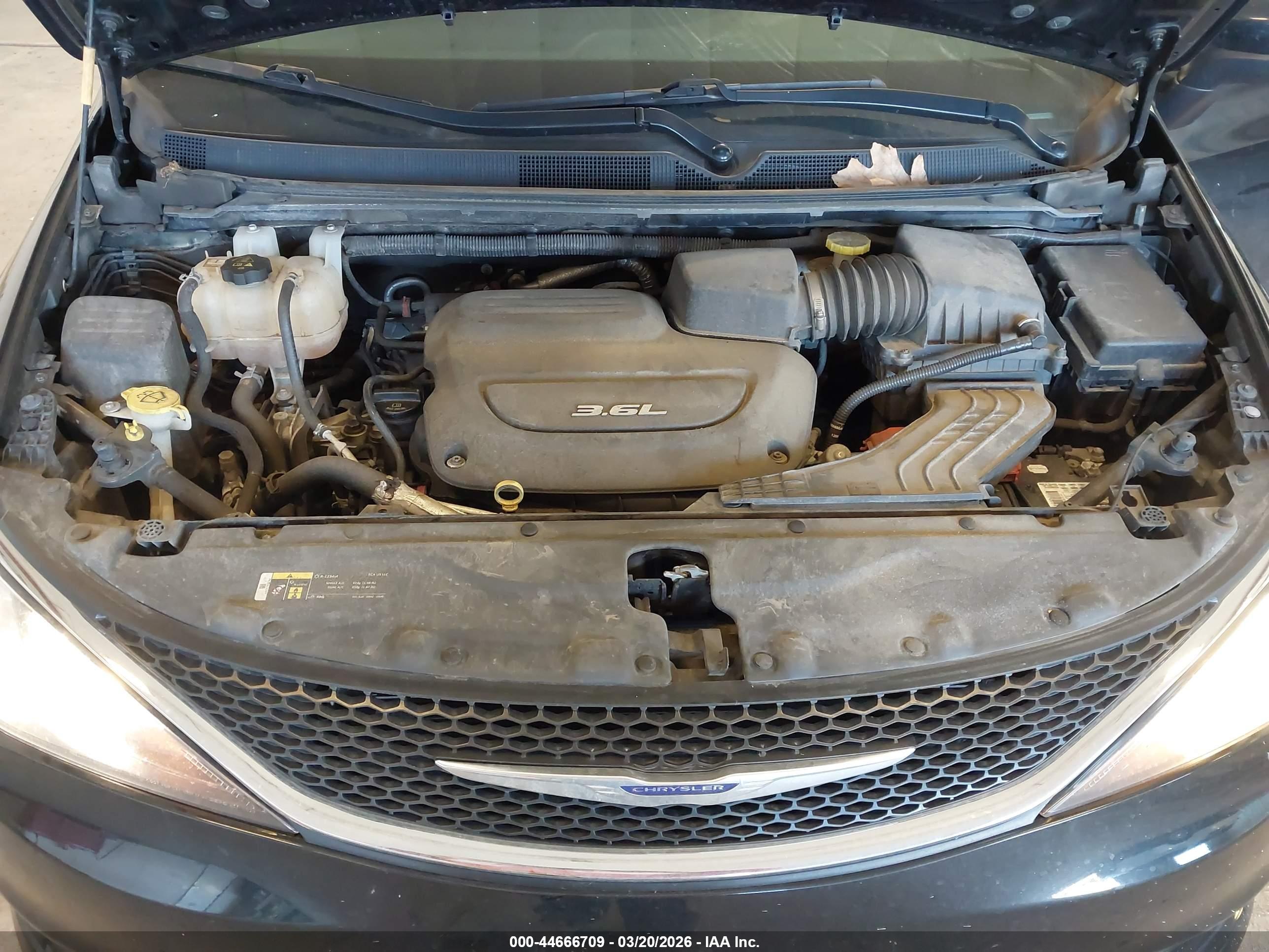 CHRYSLER PACIFICA image 10
