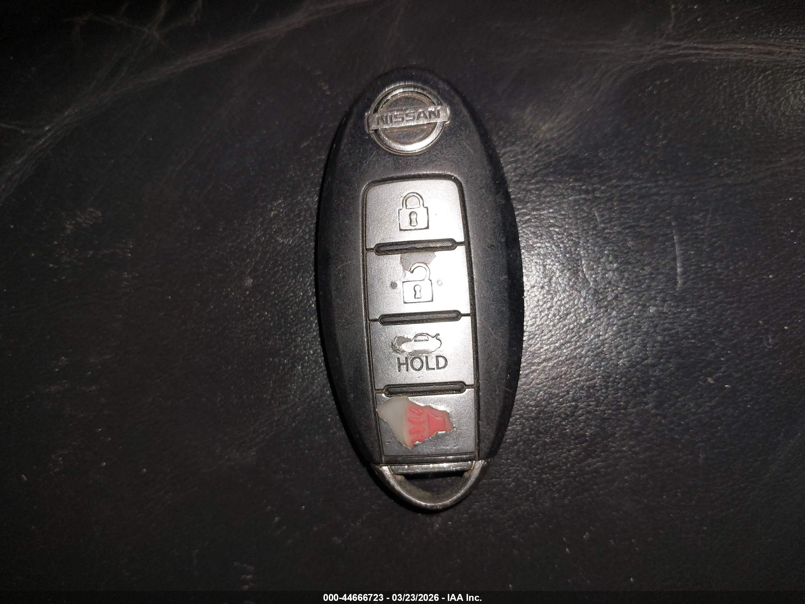 NISSAN MAXIMA image 11