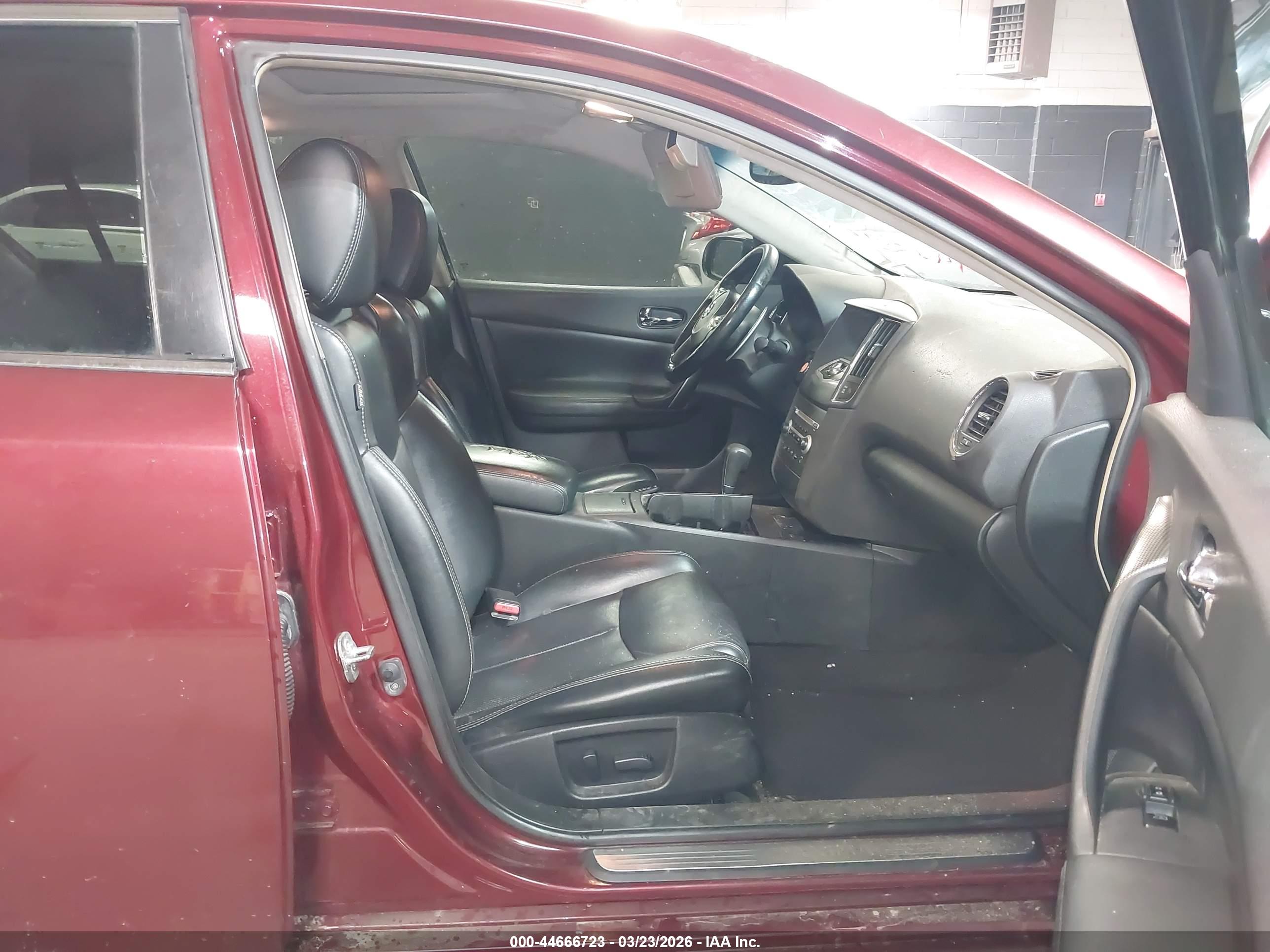 NISSAN MAXIMA image 5