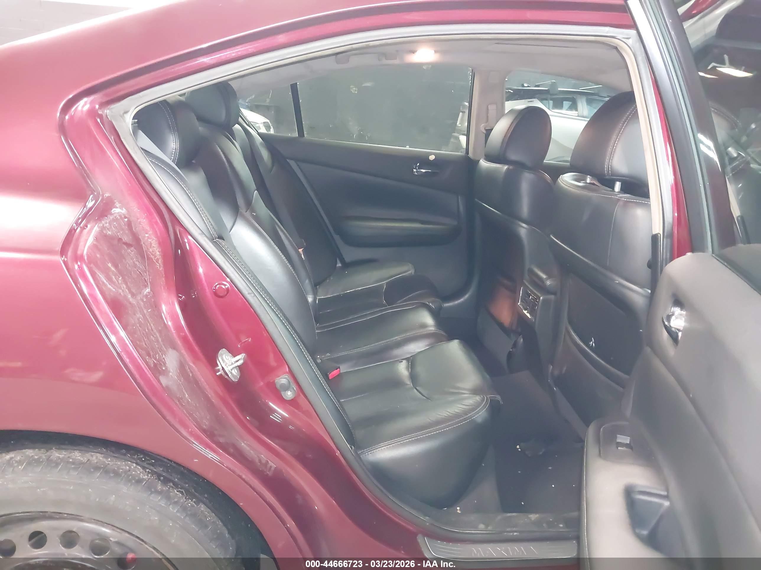 NISSAN MAXIMA image 8