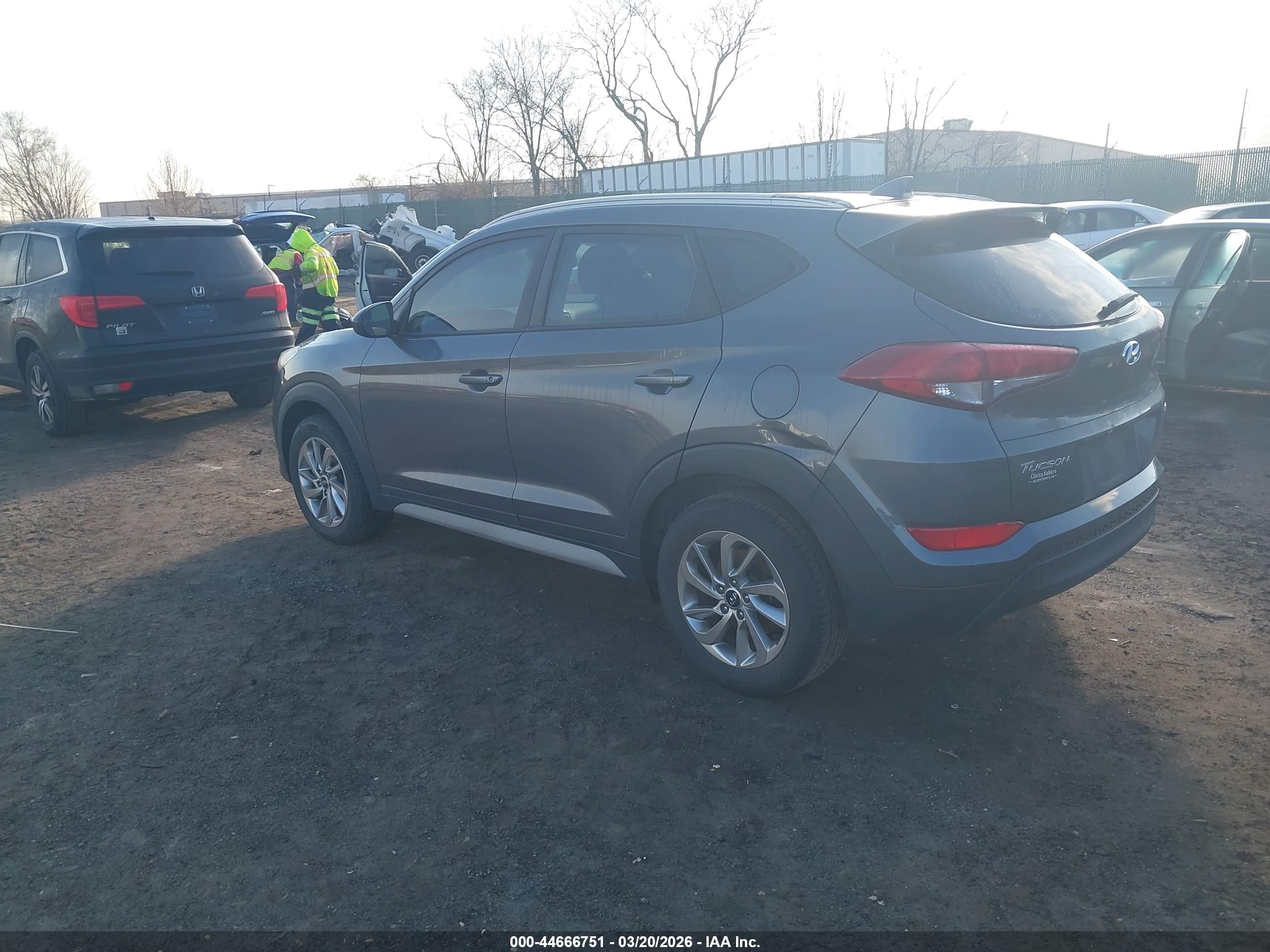 HYUNDAI TUCSON image 3
