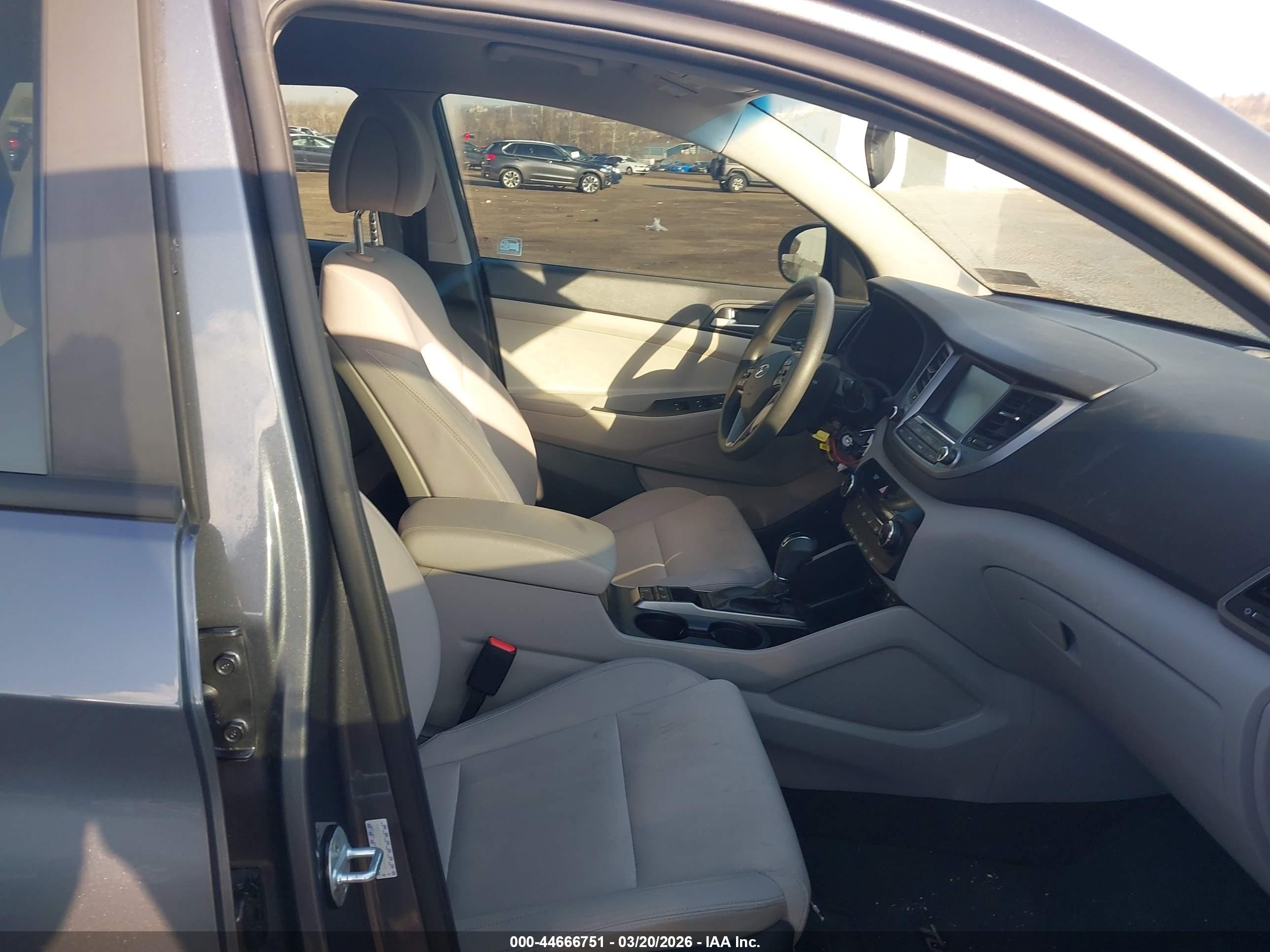 HYUNDAI TUCSON image 5
