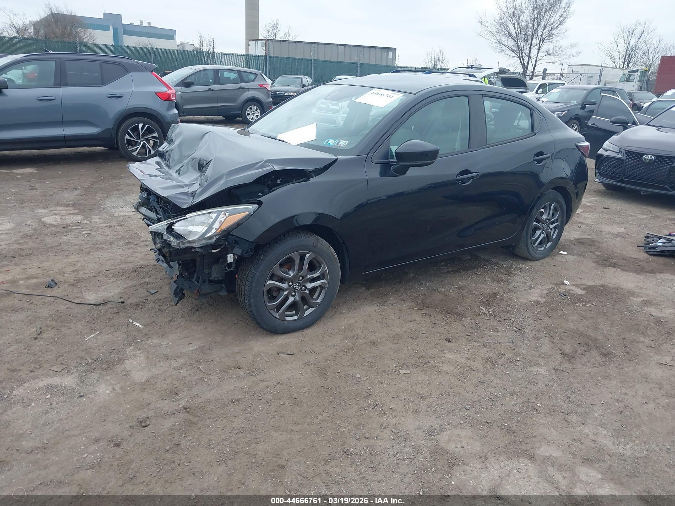 TOYOTA YARIS image 2