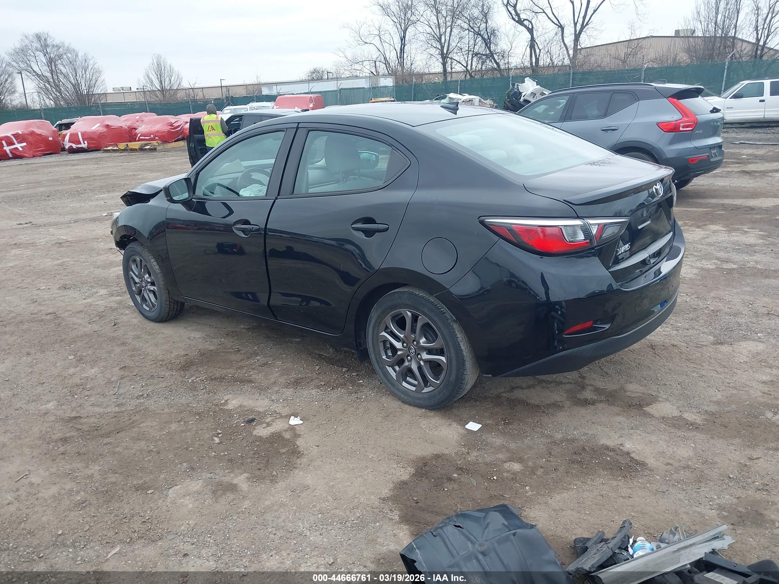 TOYOTA YARIS image 3