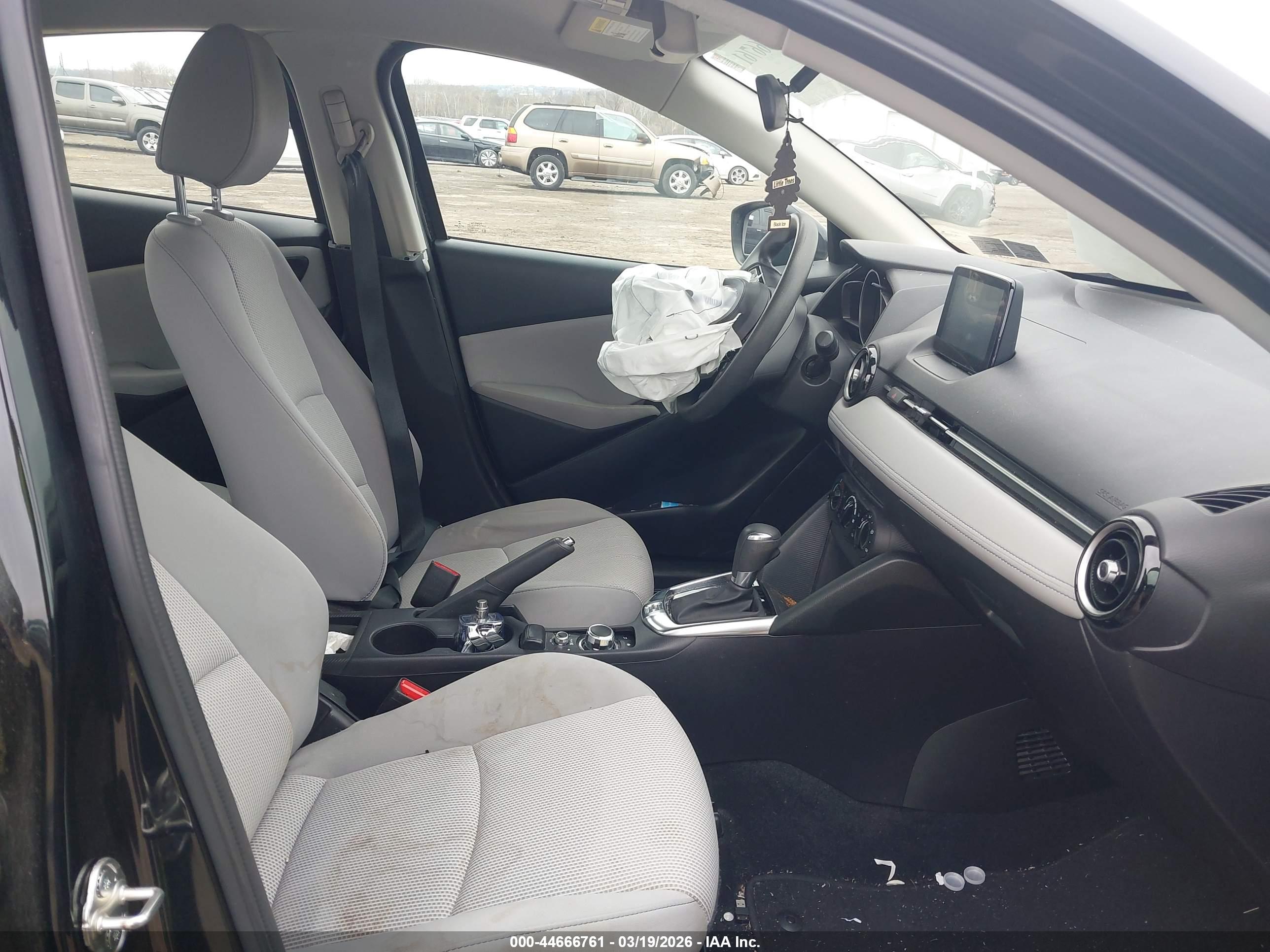TOYOTA YARIS image 5