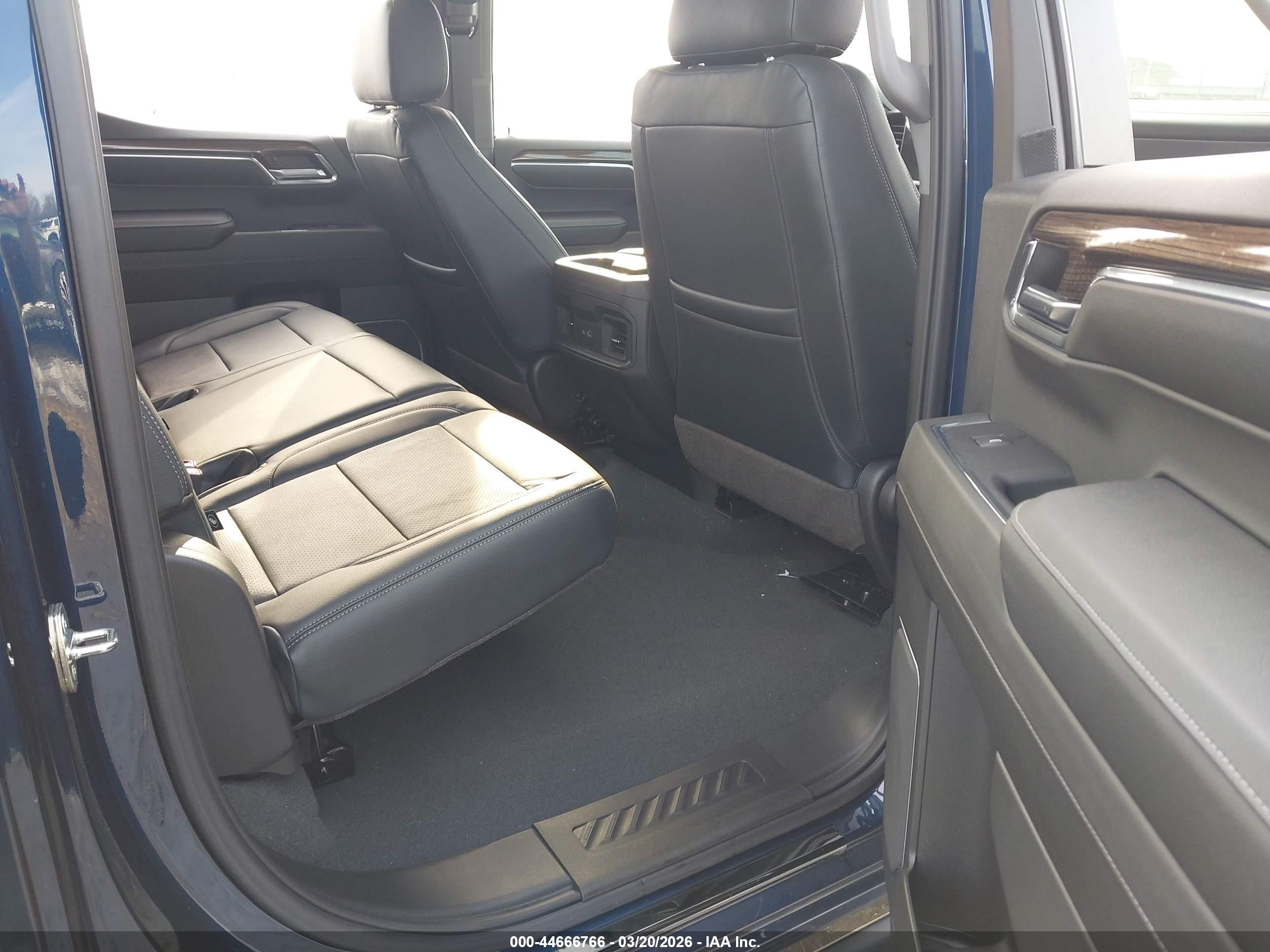 CHEVROLET SILVERADO image 8