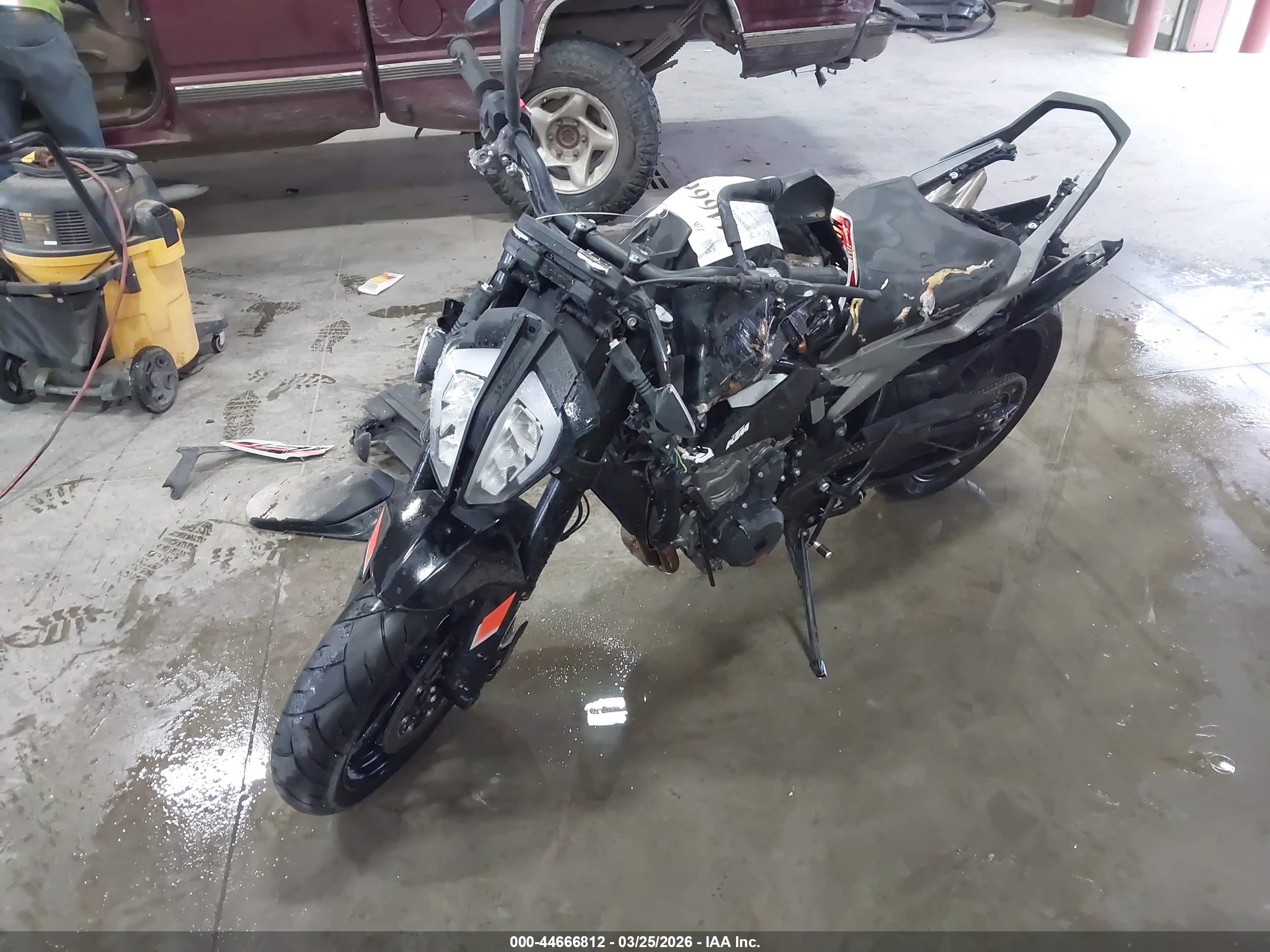 KTM 790 image 2