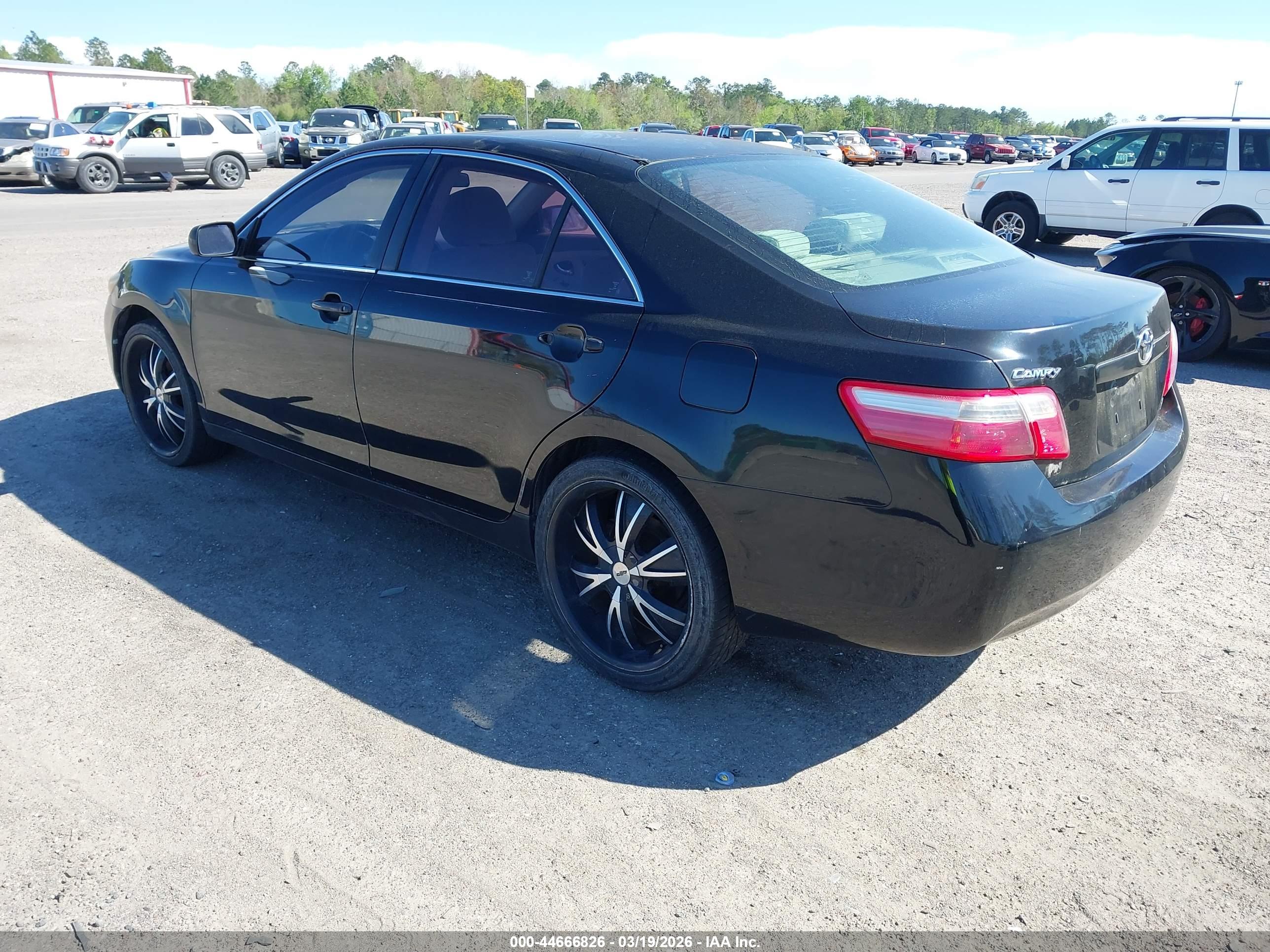TOYOTA CAMRY image 3