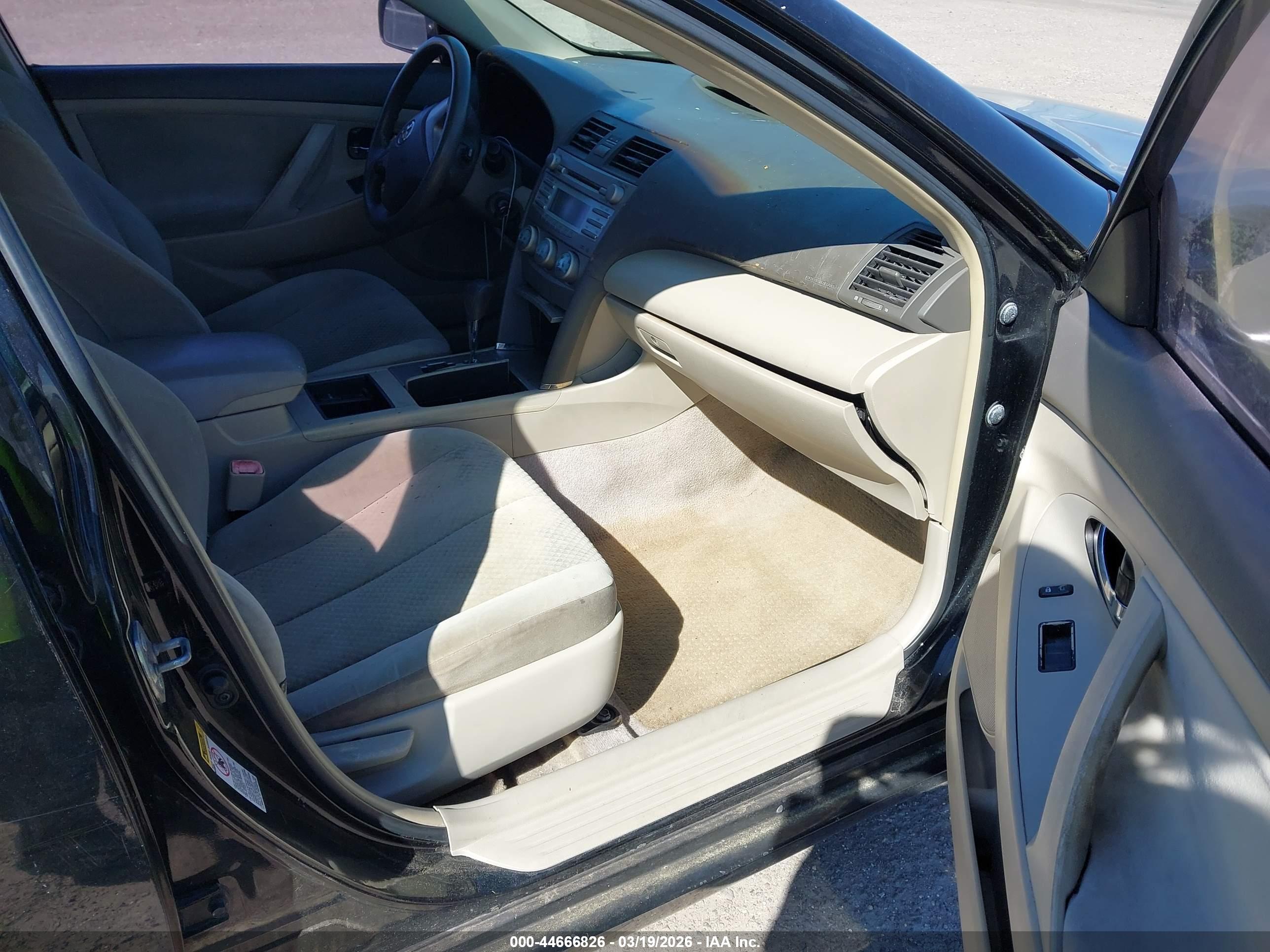 TOYOTA CAMRY image 5