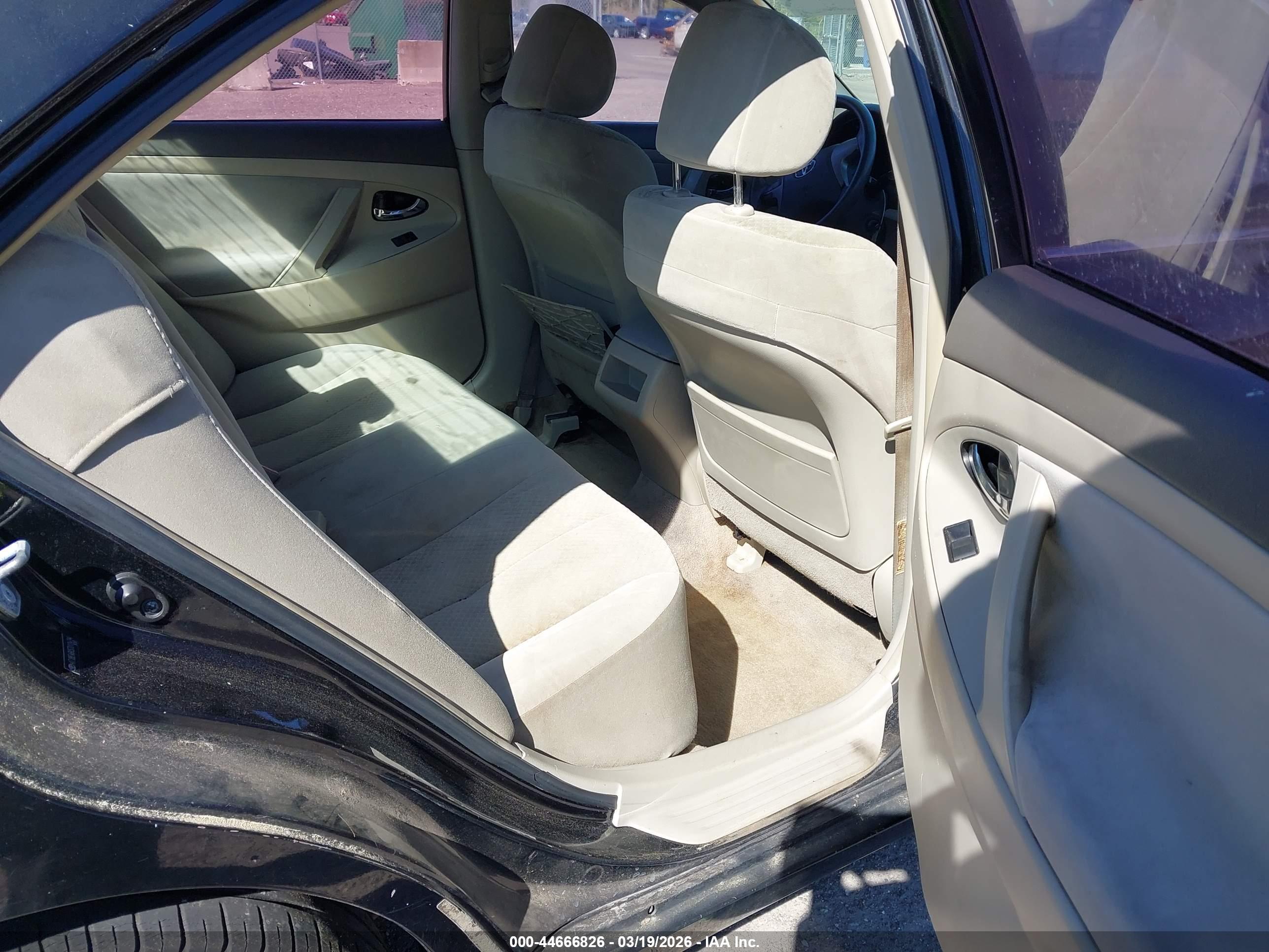 TOYOTA CAMRY image 8
