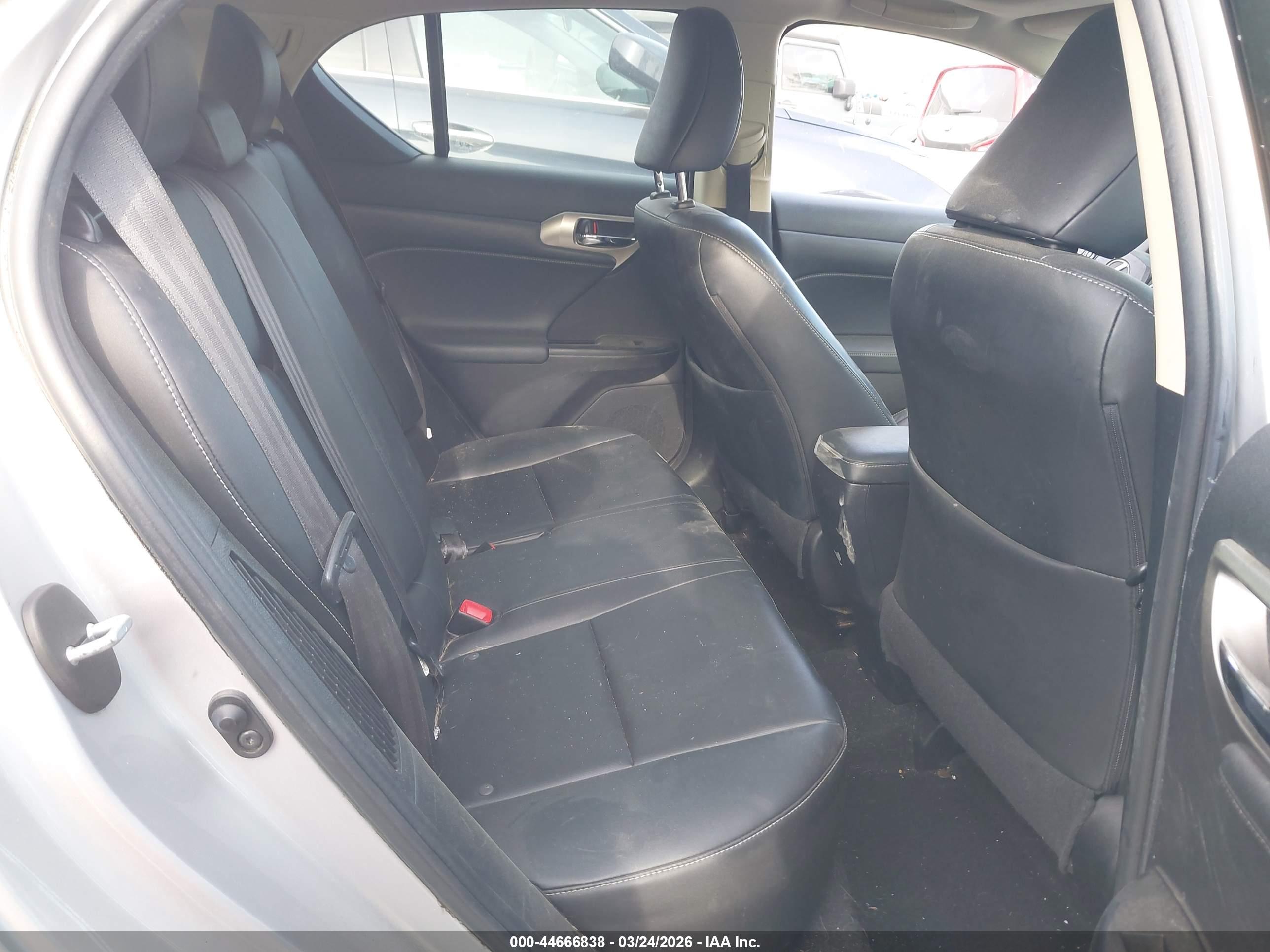 LEXUS CT image 8