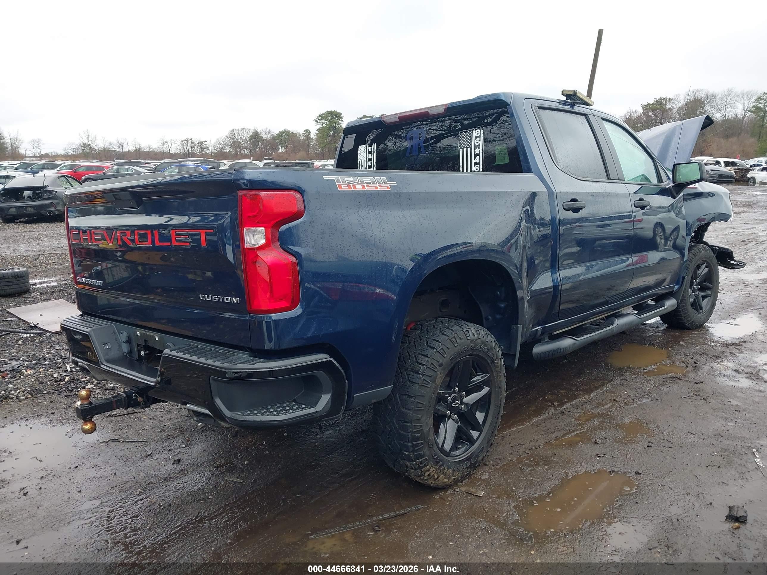 CHEVROLET SILVERADO image 4