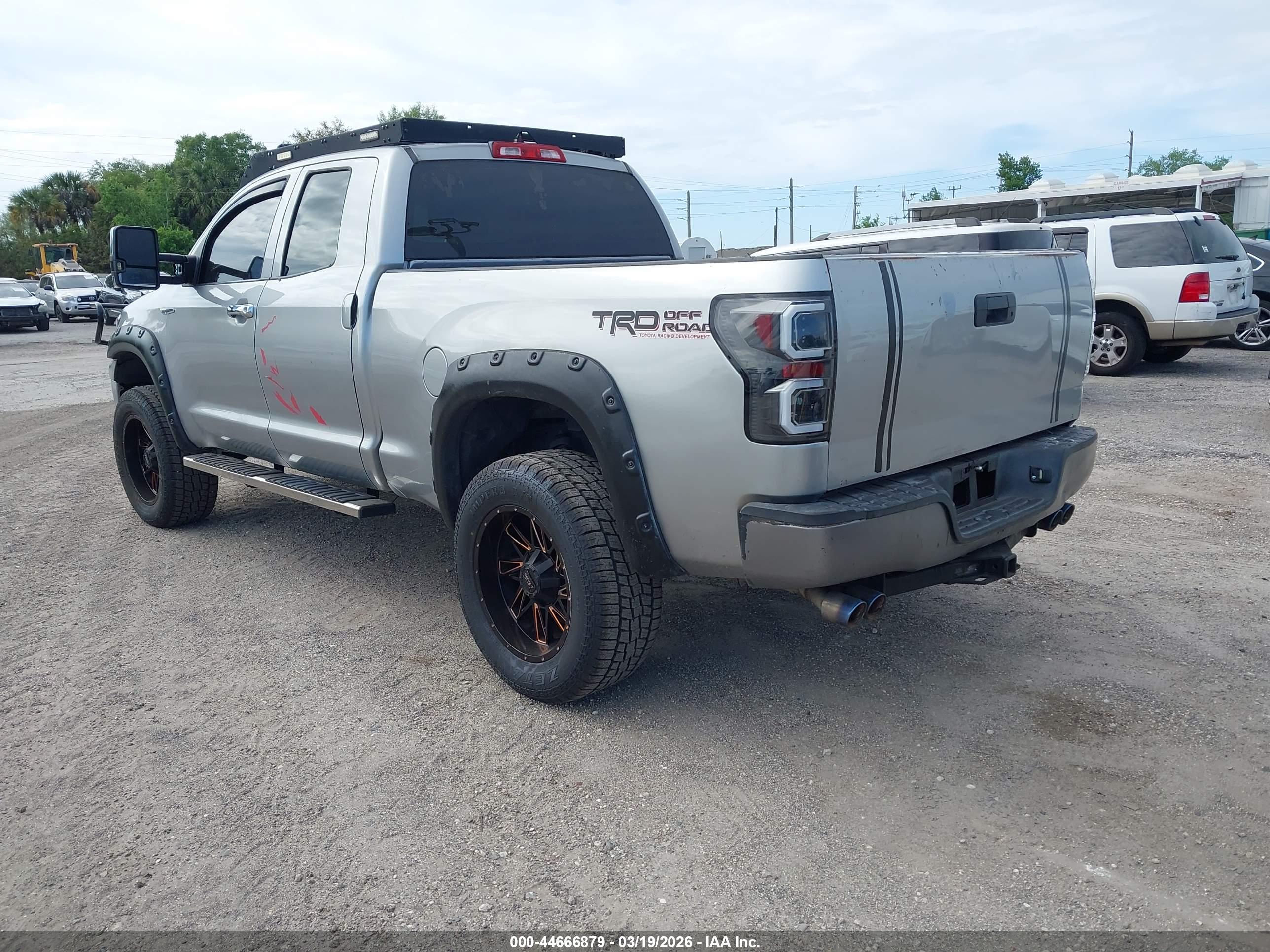 TOYOTA TUNDRA image 3
