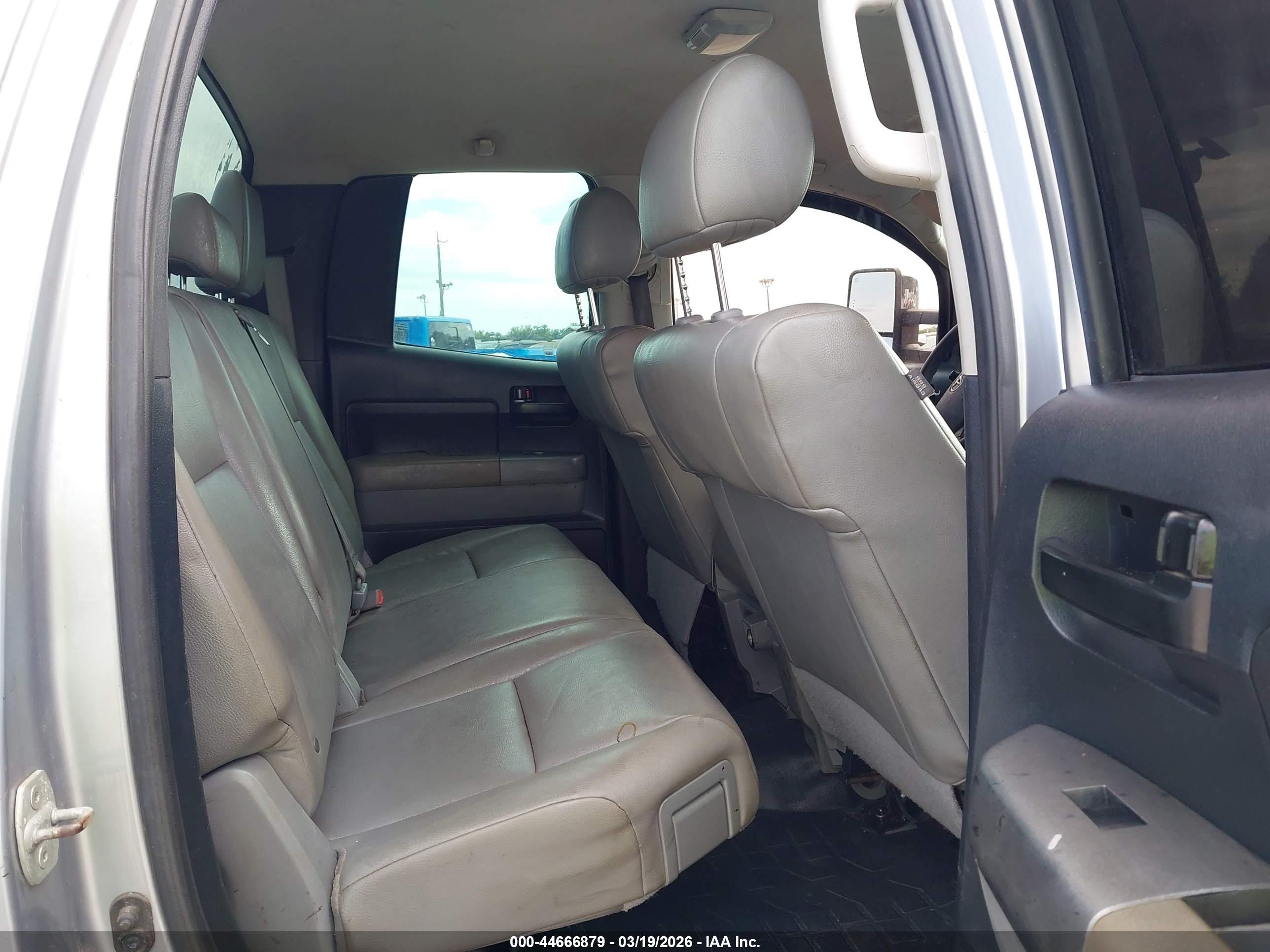TOYOTA TUNDRA image 8