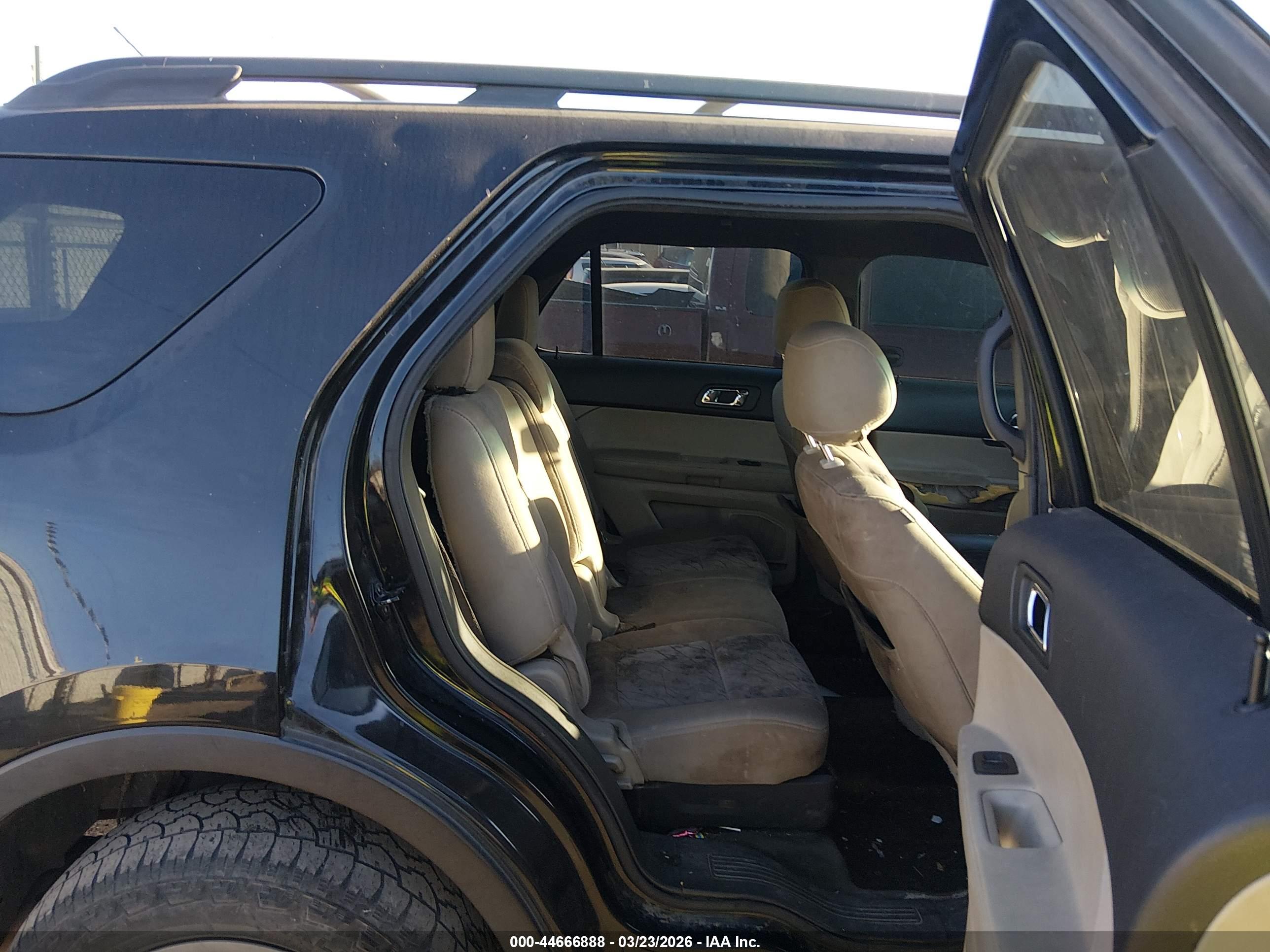 FORD EXPLORER image 8