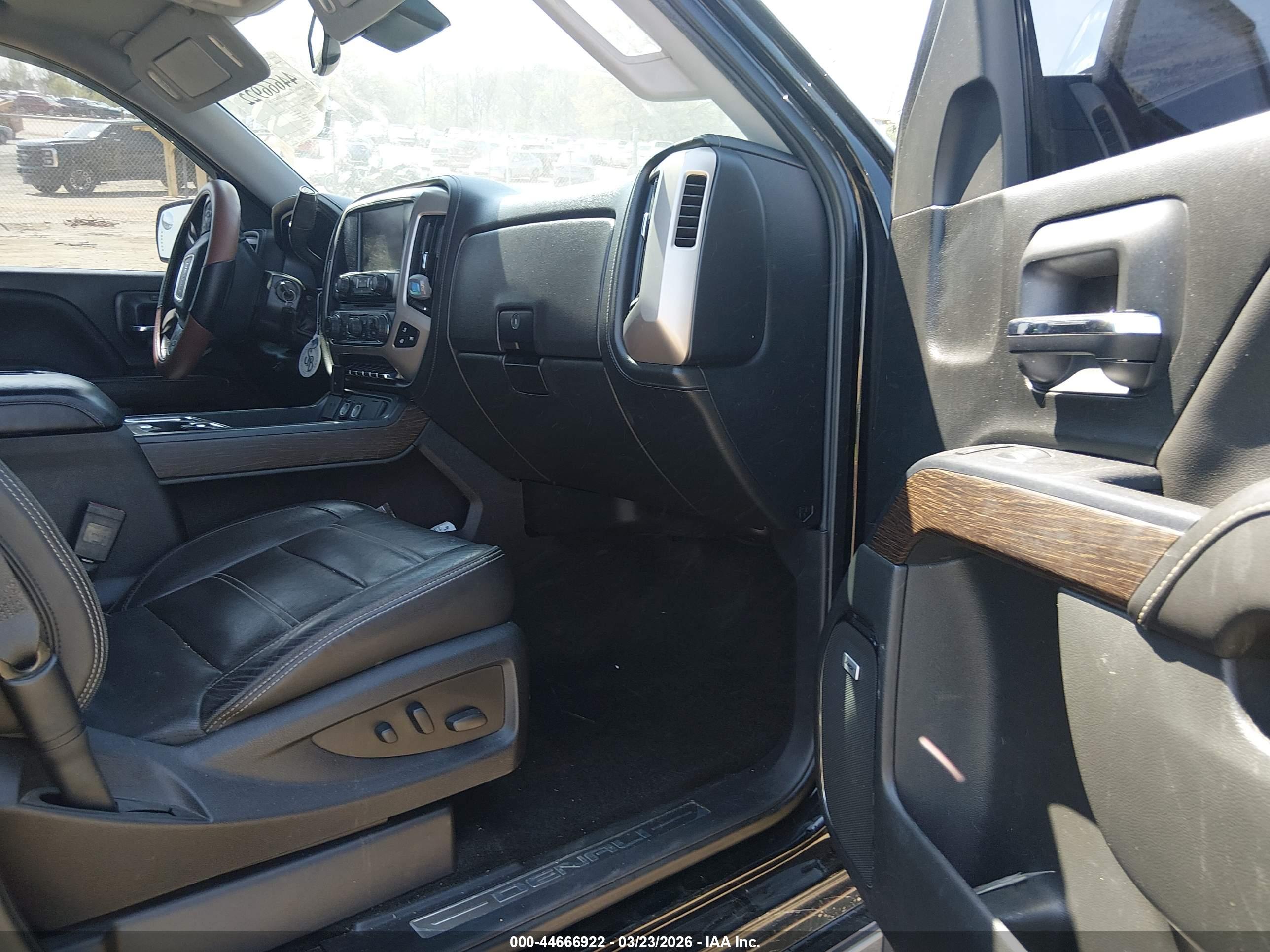 GMC SIERRA image 5