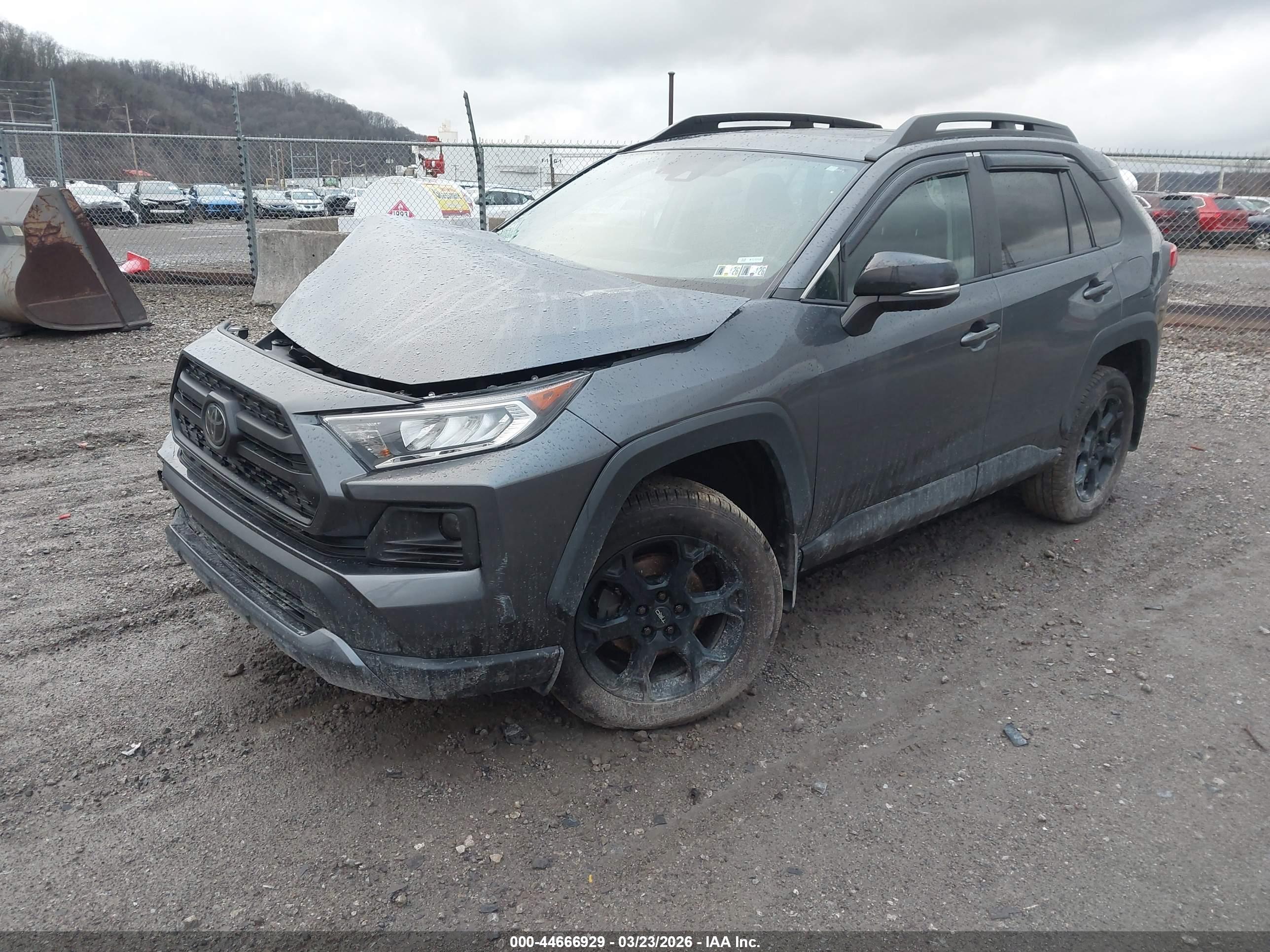 TOYOTA RAV4 image 2