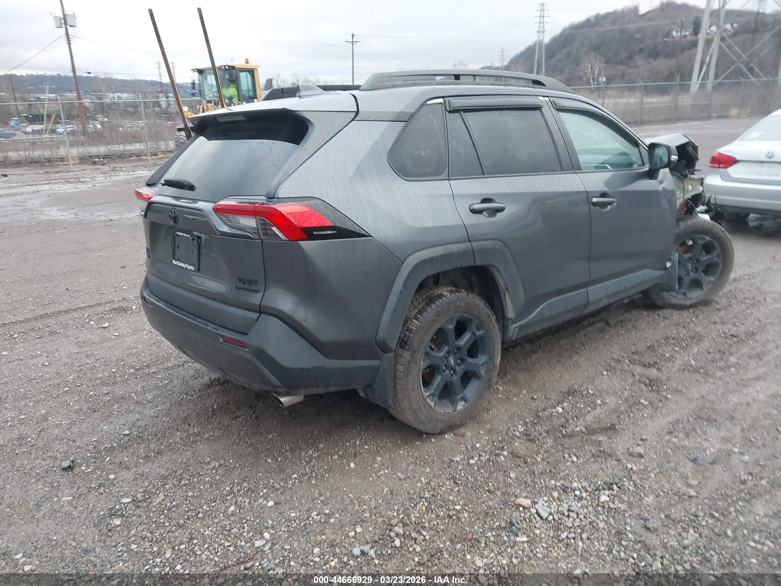 TOYOTA RAV4 image 4