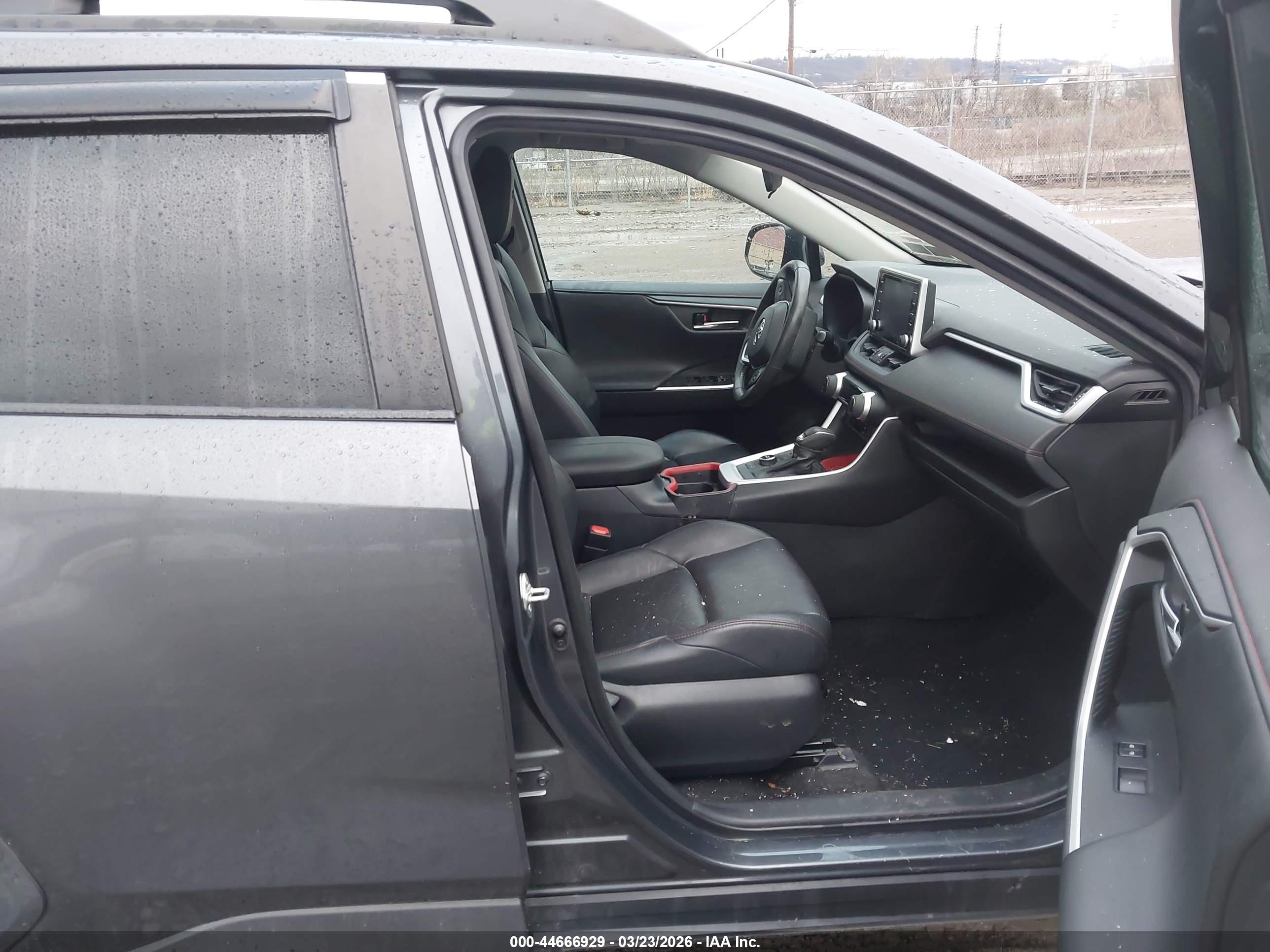 TOYOTA RAV4 image 5