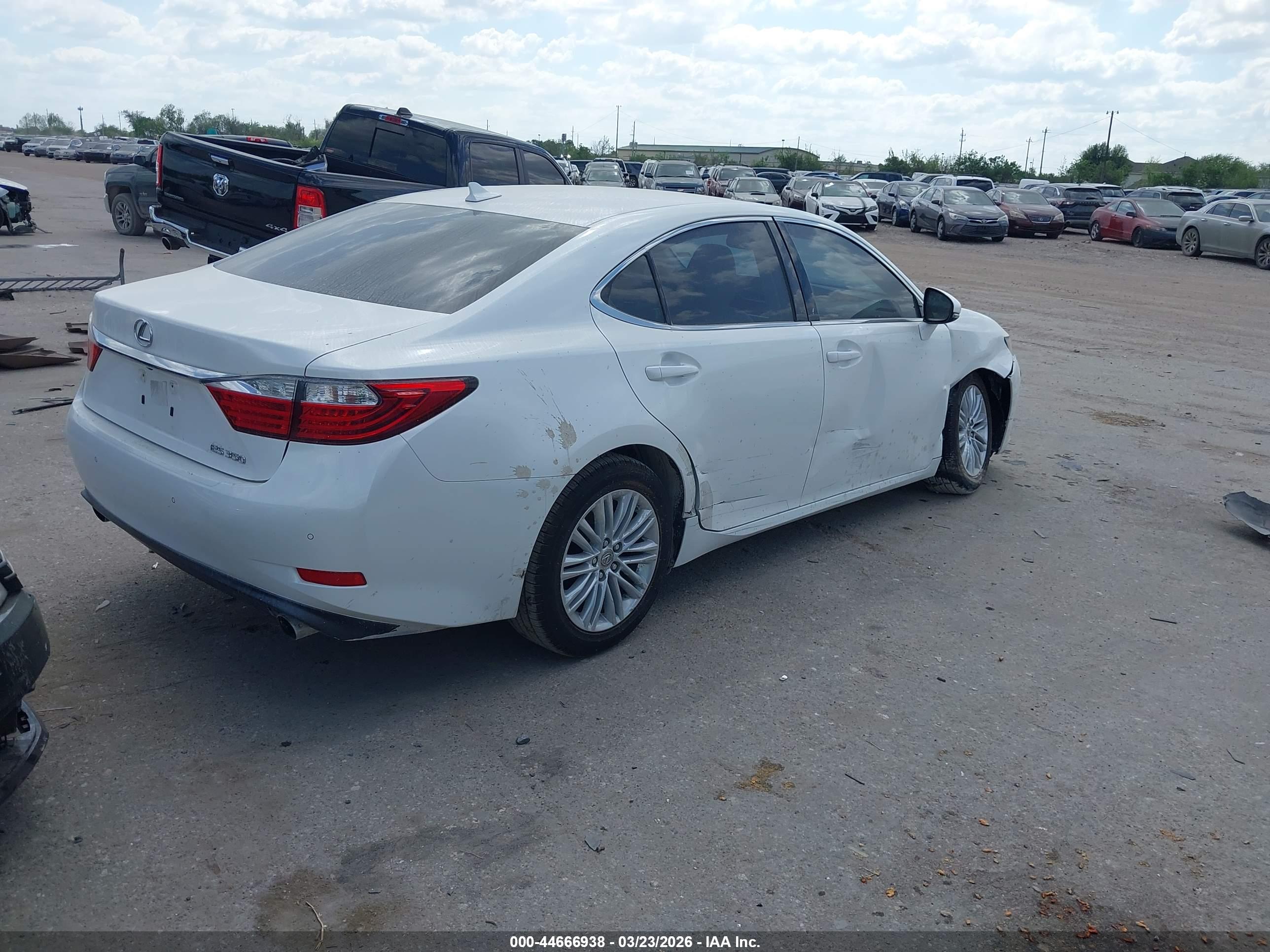 LEXUS ES image 4
