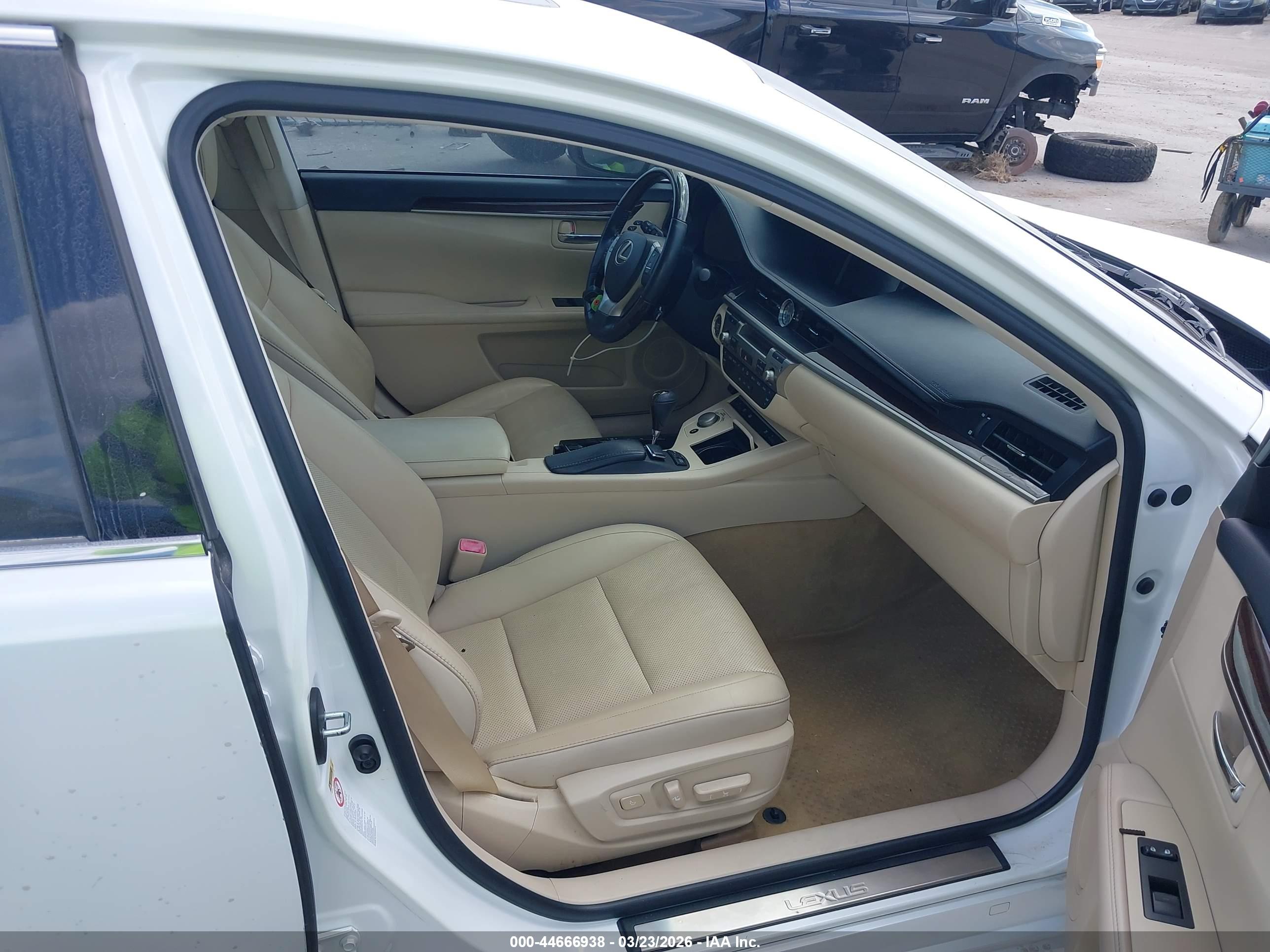 LEXUS ES image 5