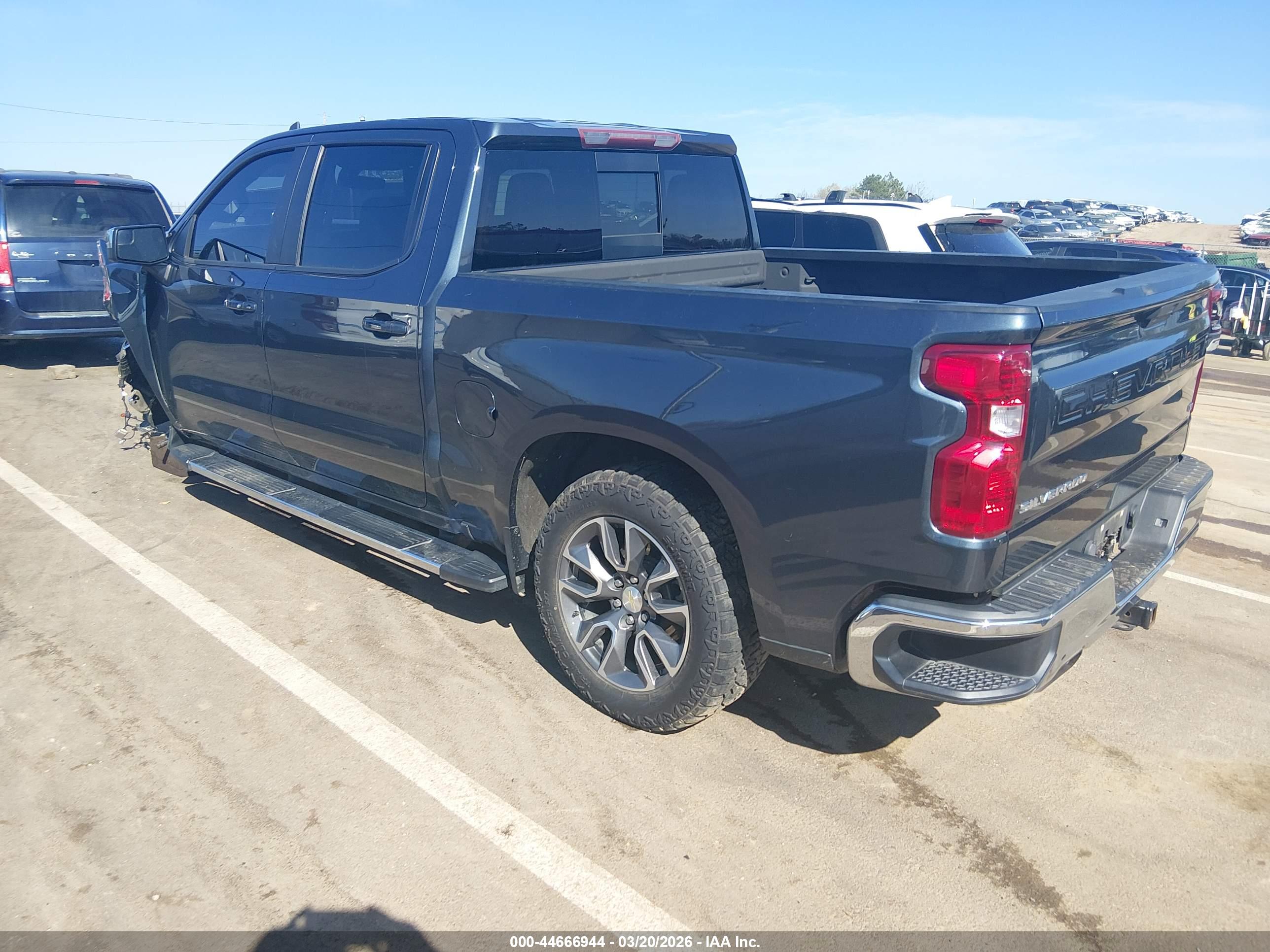 CHEVROLET SILVERADO image 3