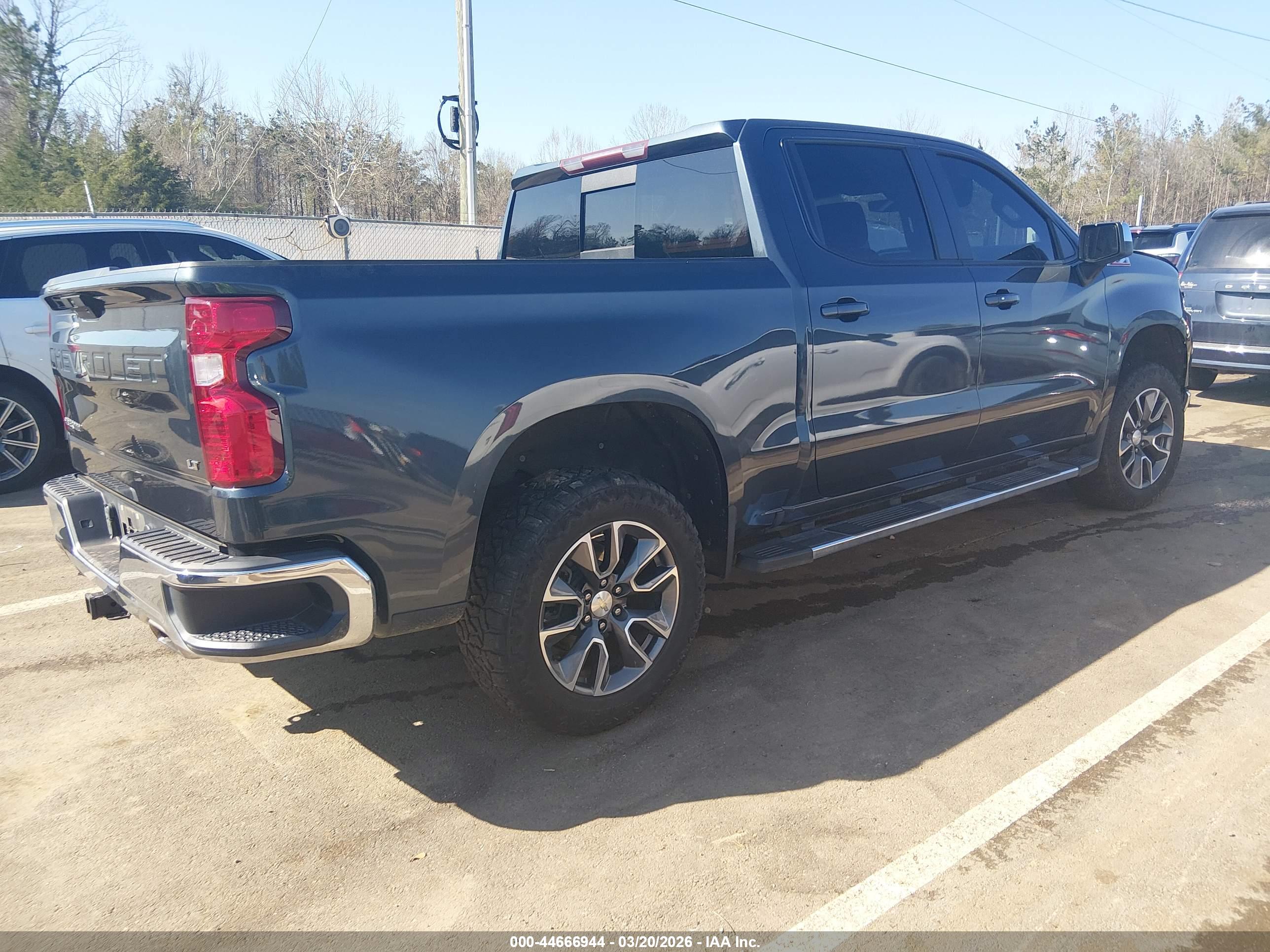 CHEVROLET SILVERADO image 4