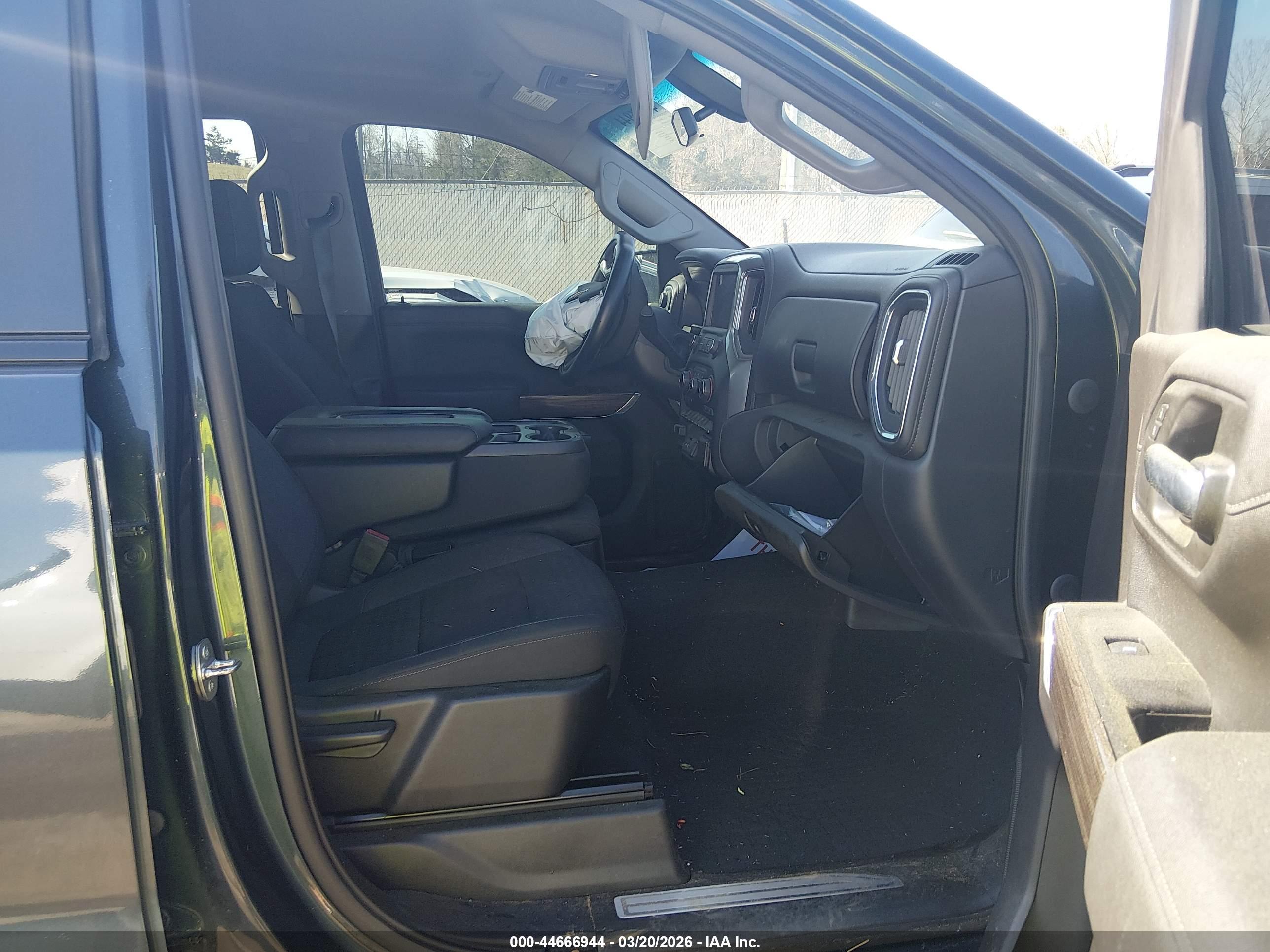 CHEVROLET SILVERADO image 5