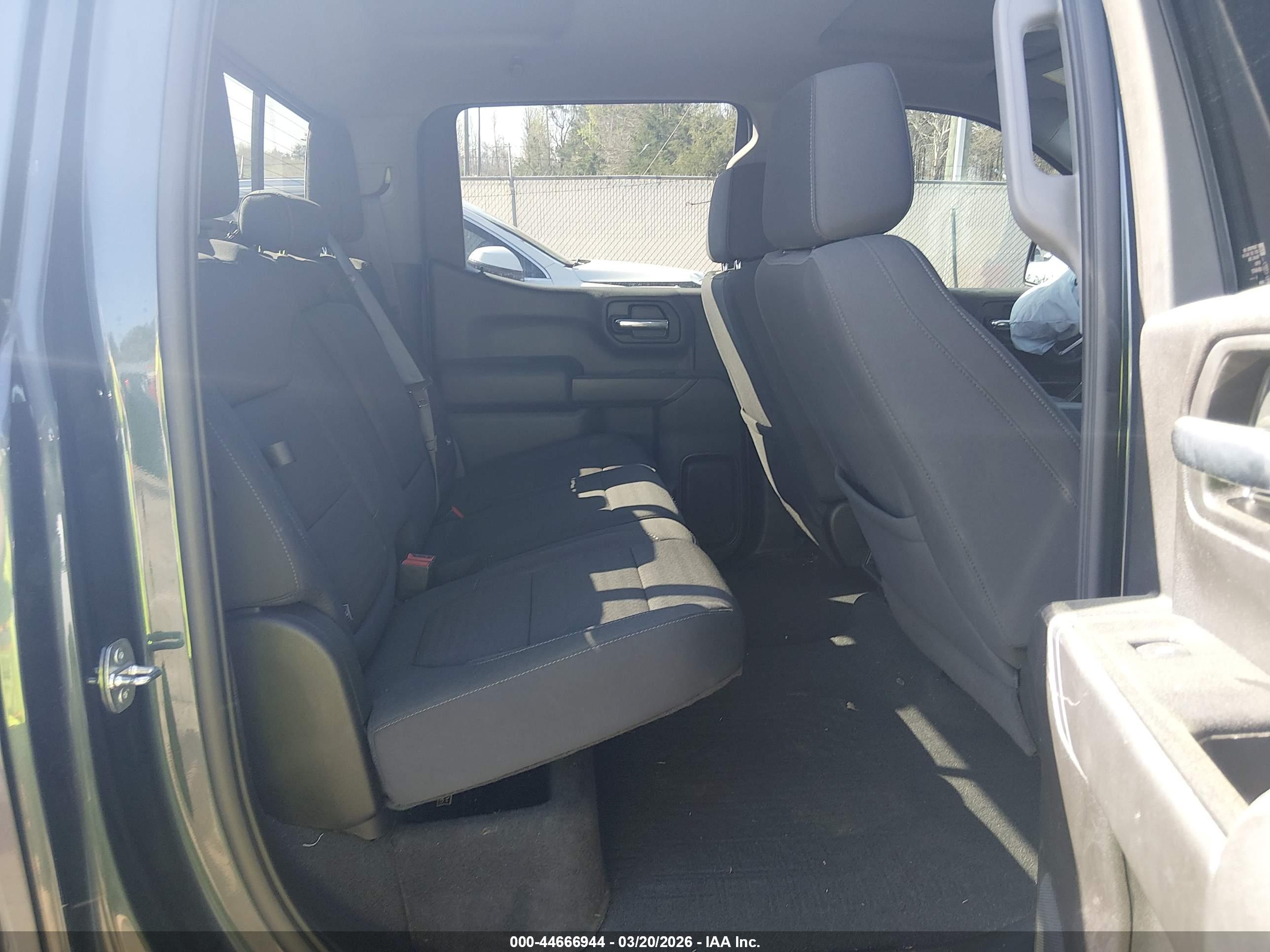 CHEVROLET SILVERADO image 8
