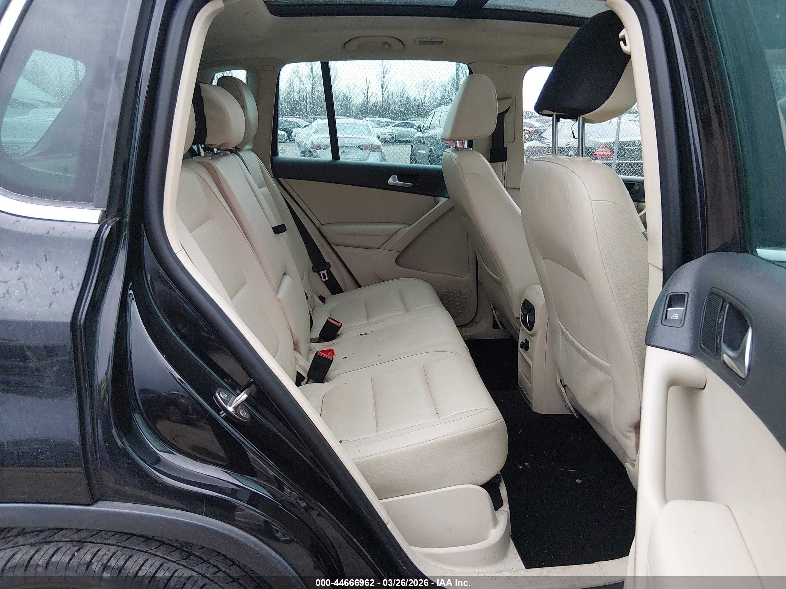 VOLKSWAGEN TIGUAN image 8