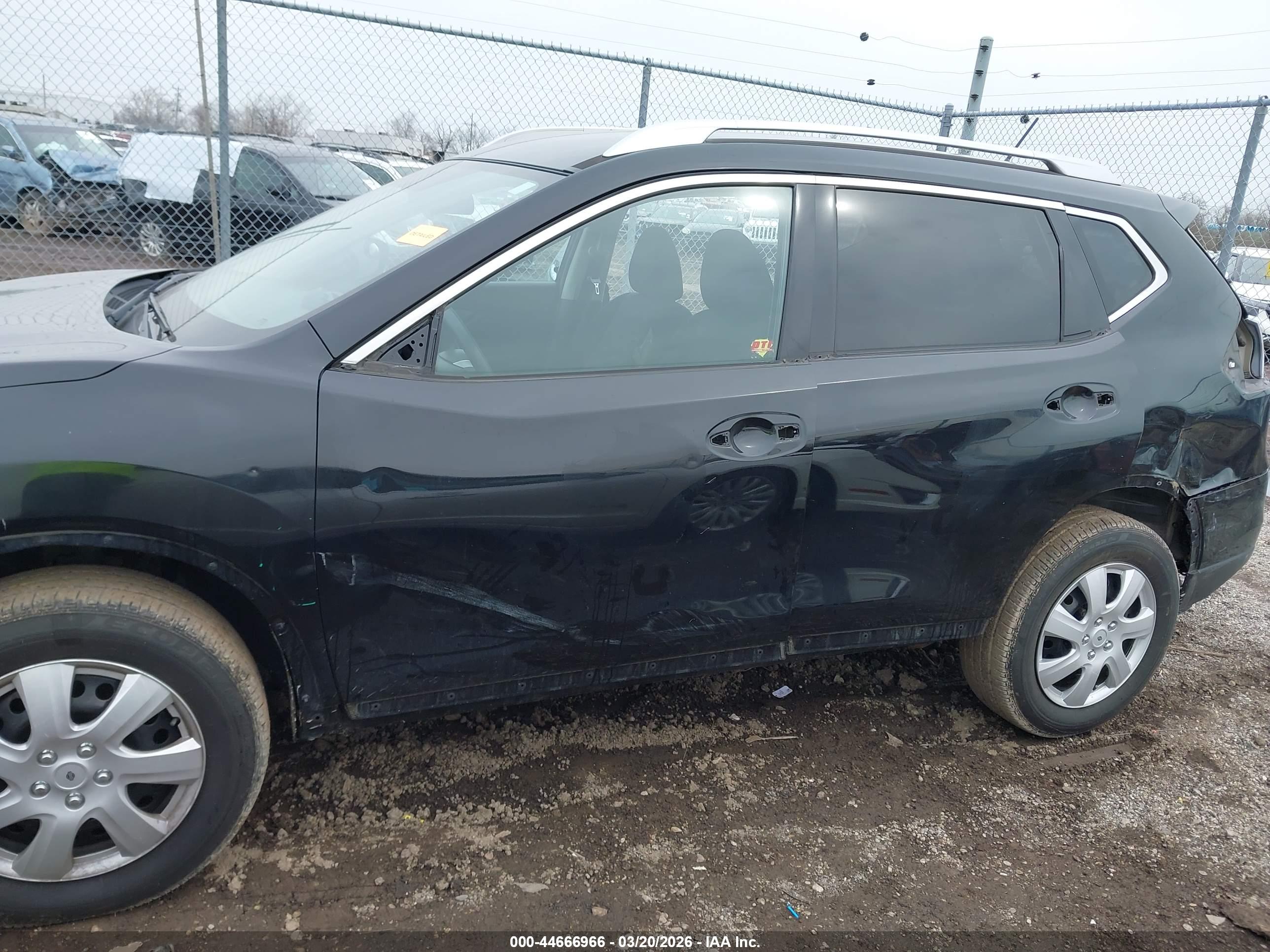 NISSAN ROGUE image 6