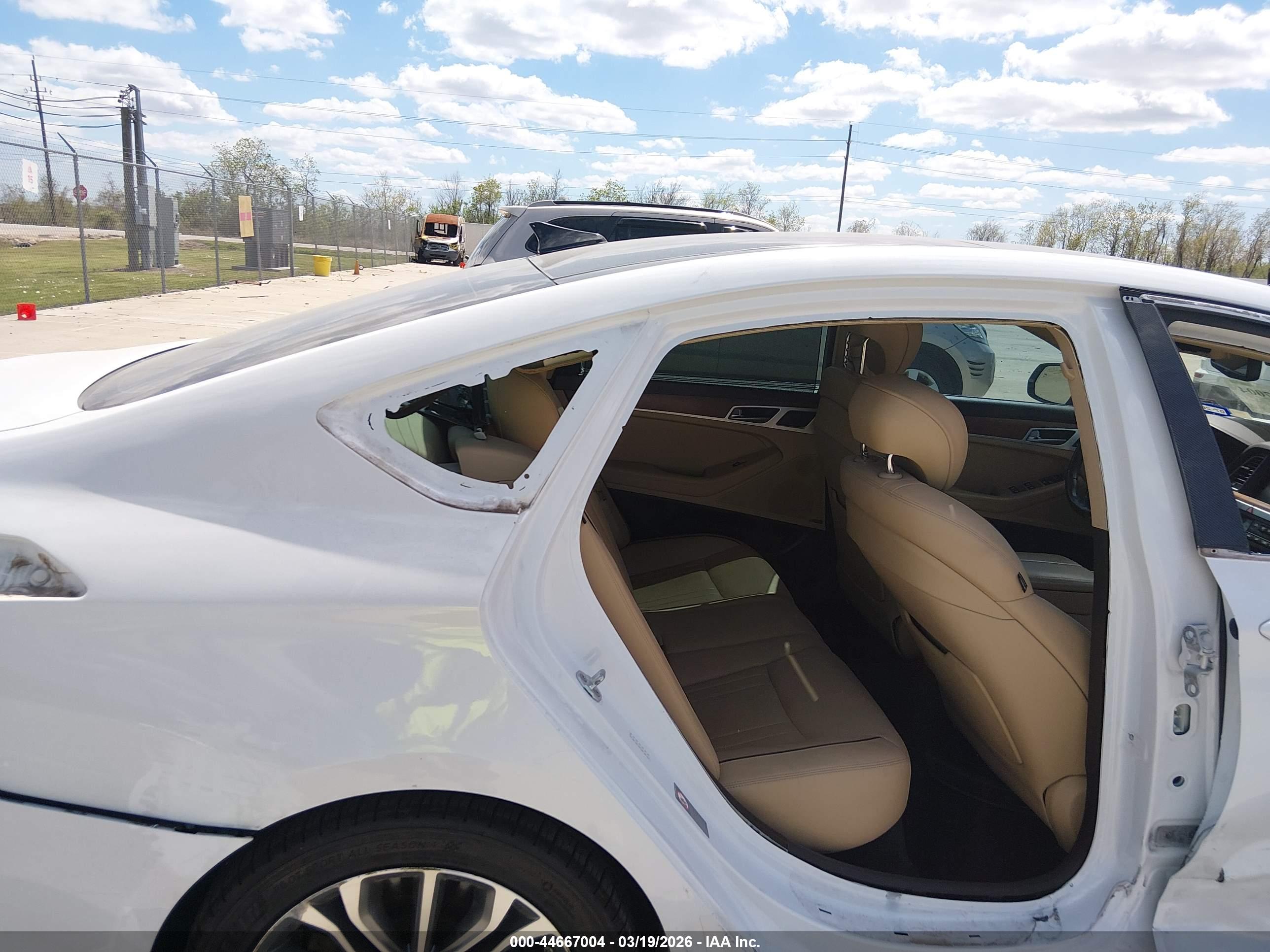 HYUNDAI GENESIS image 8