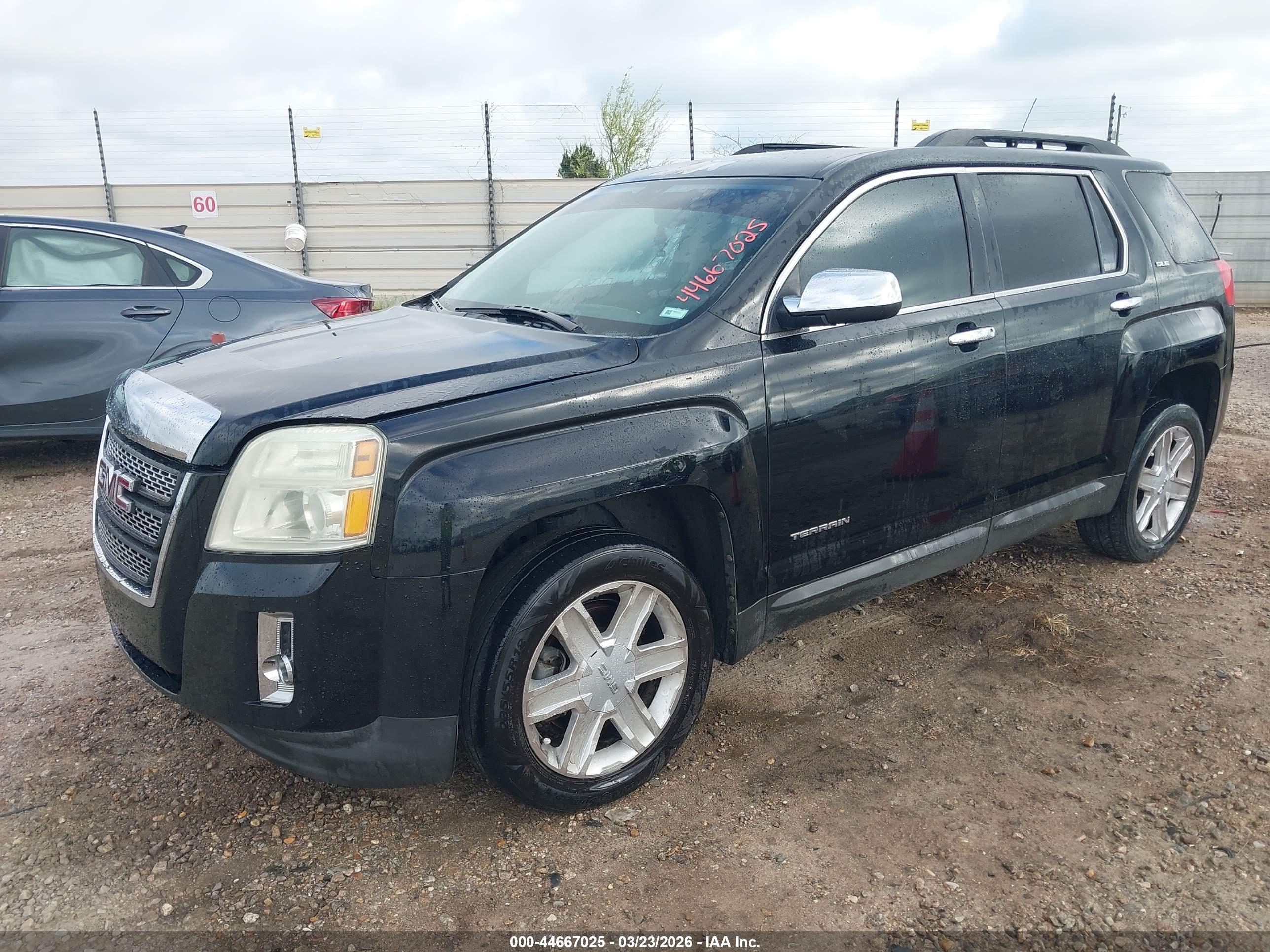 GMC TERRAIN image 2