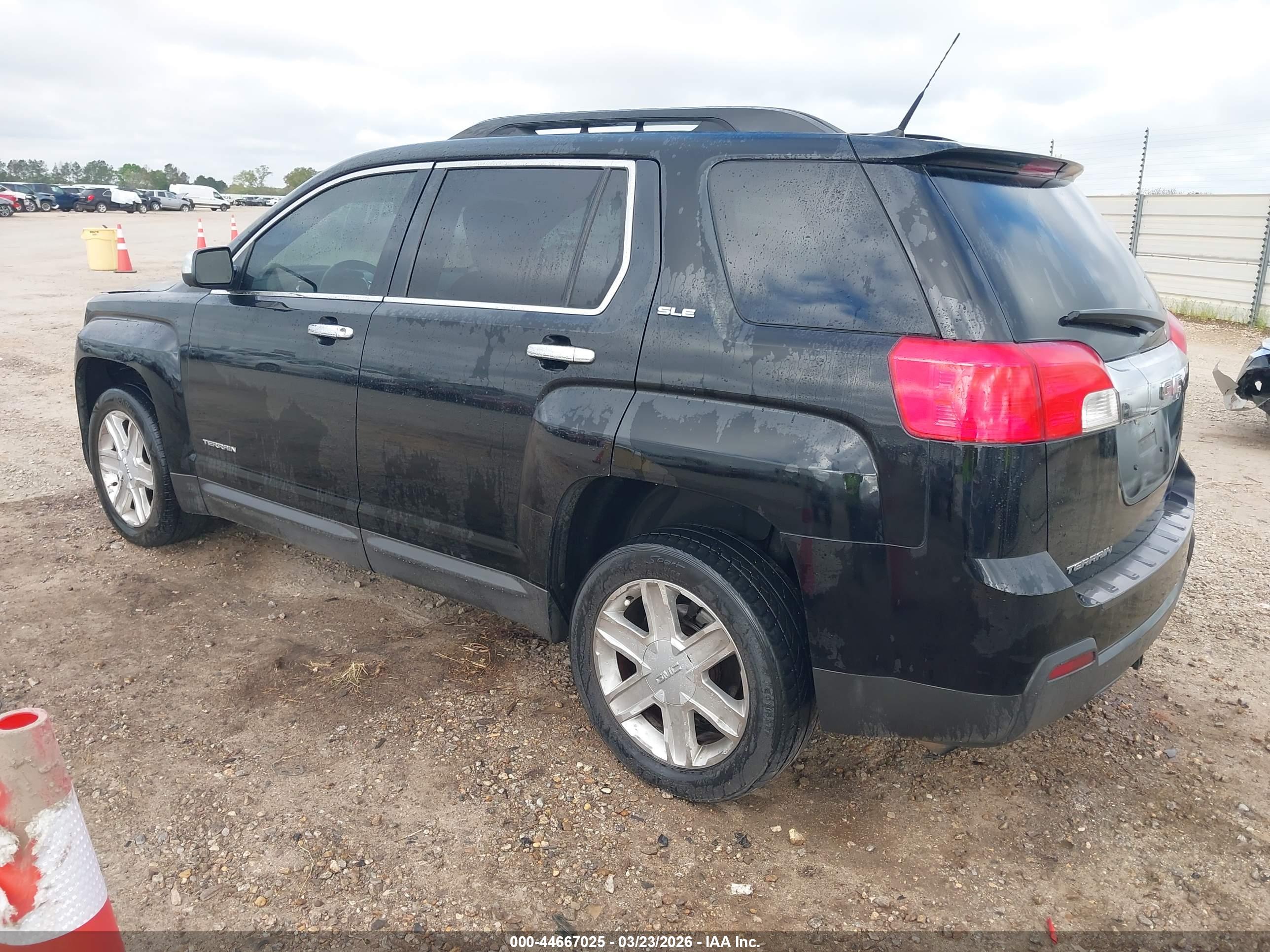 GMC TERRAIN image 3