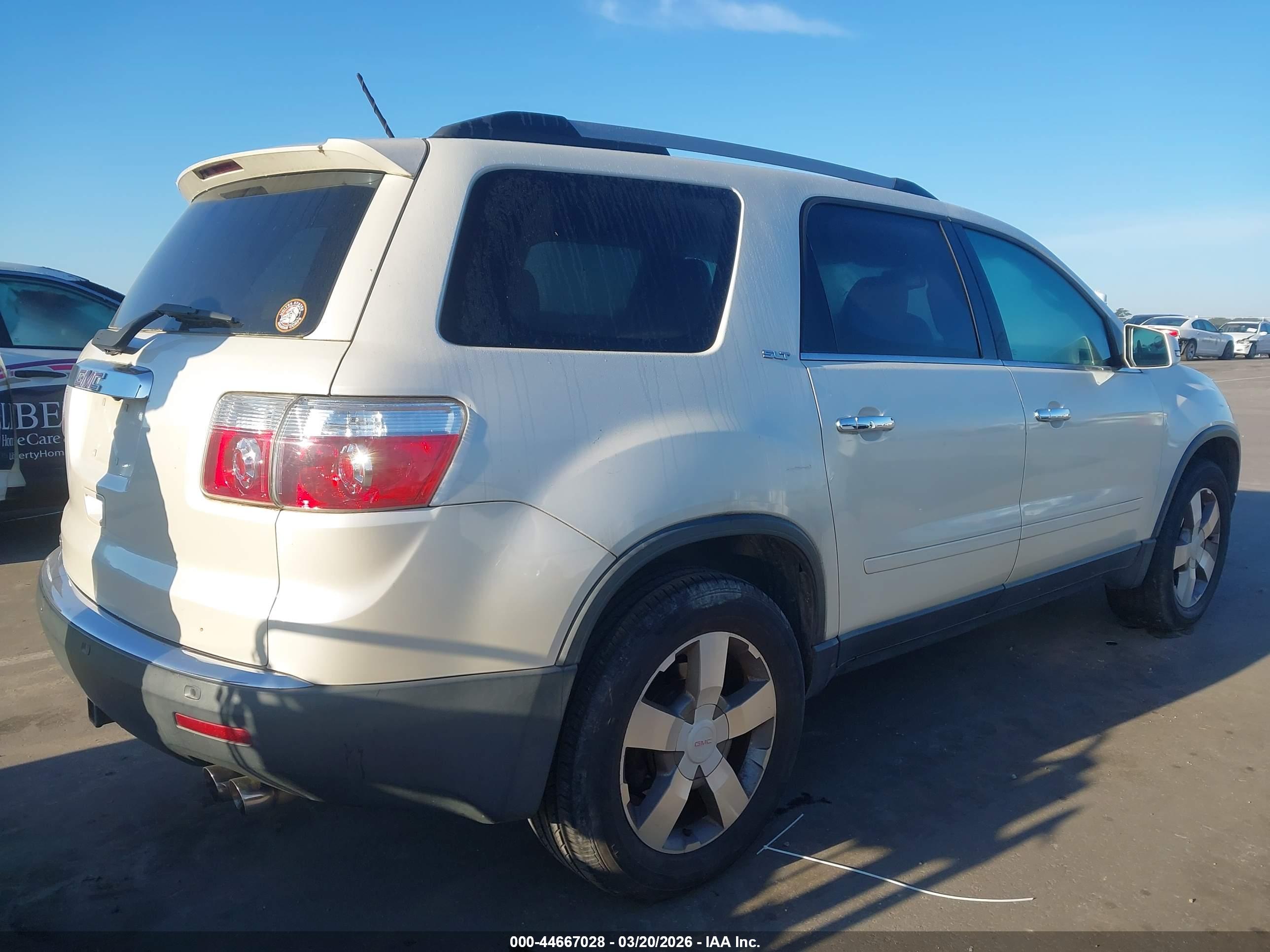 GMC ACADIA image 4