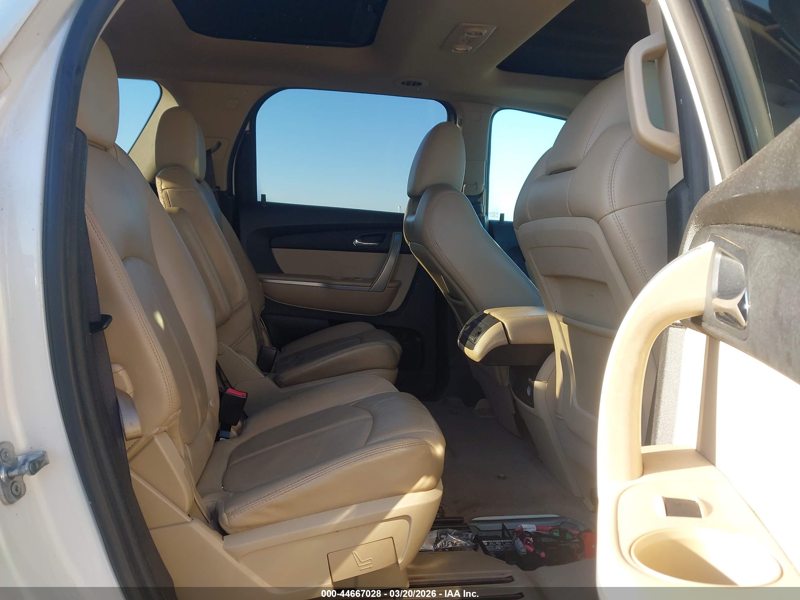 GMC ACADIA image 8
