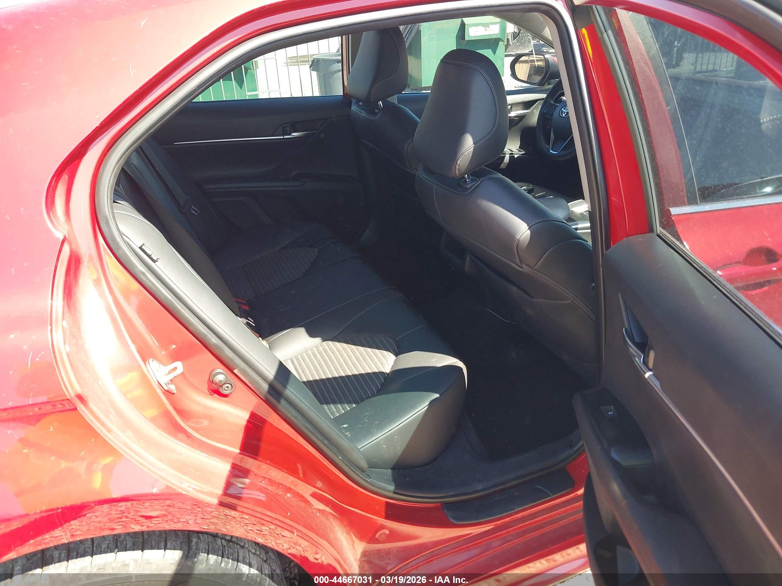 TOYOTA CAMRY image 8