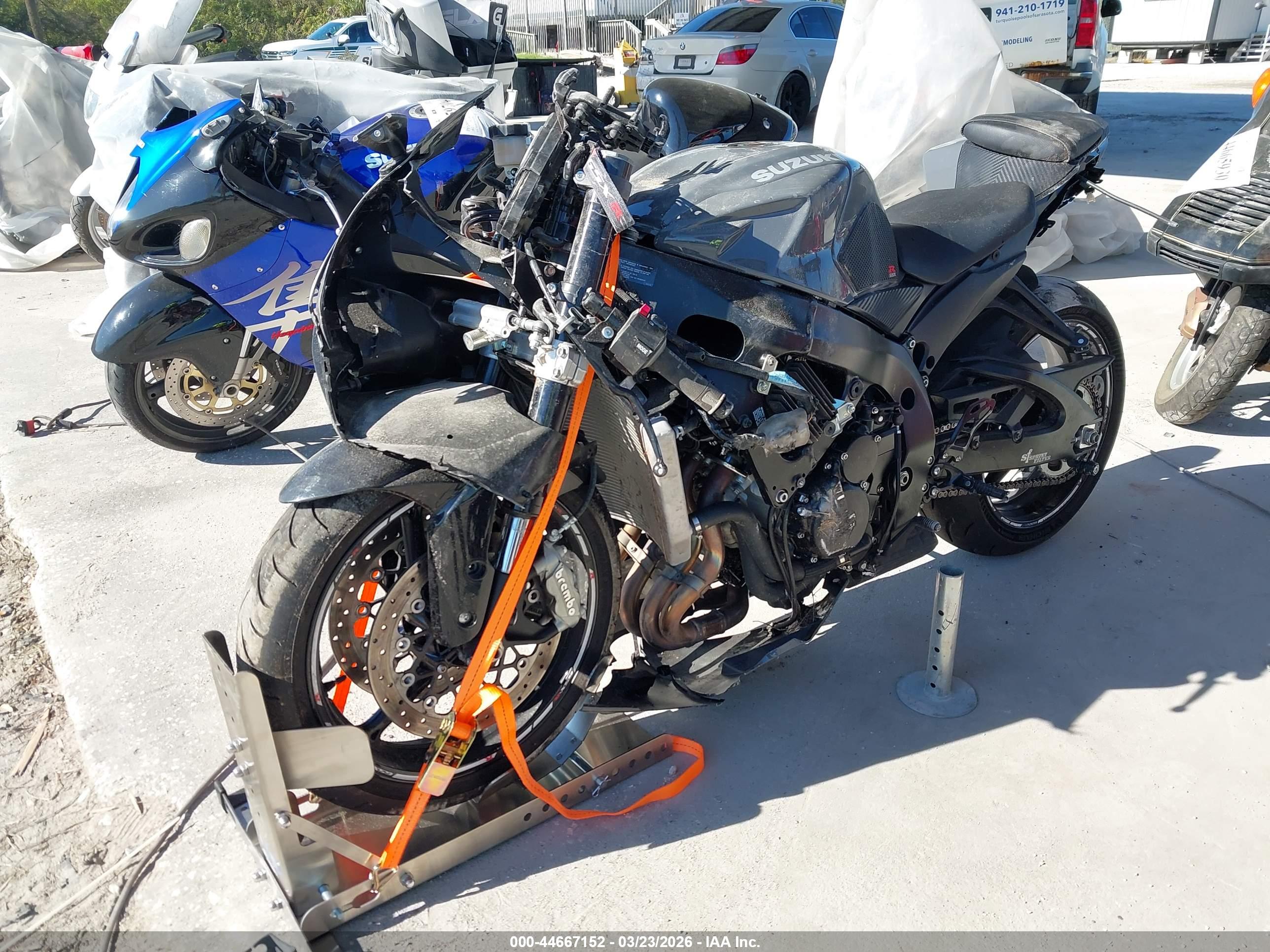 SUZUKI GSX-R600 image 2